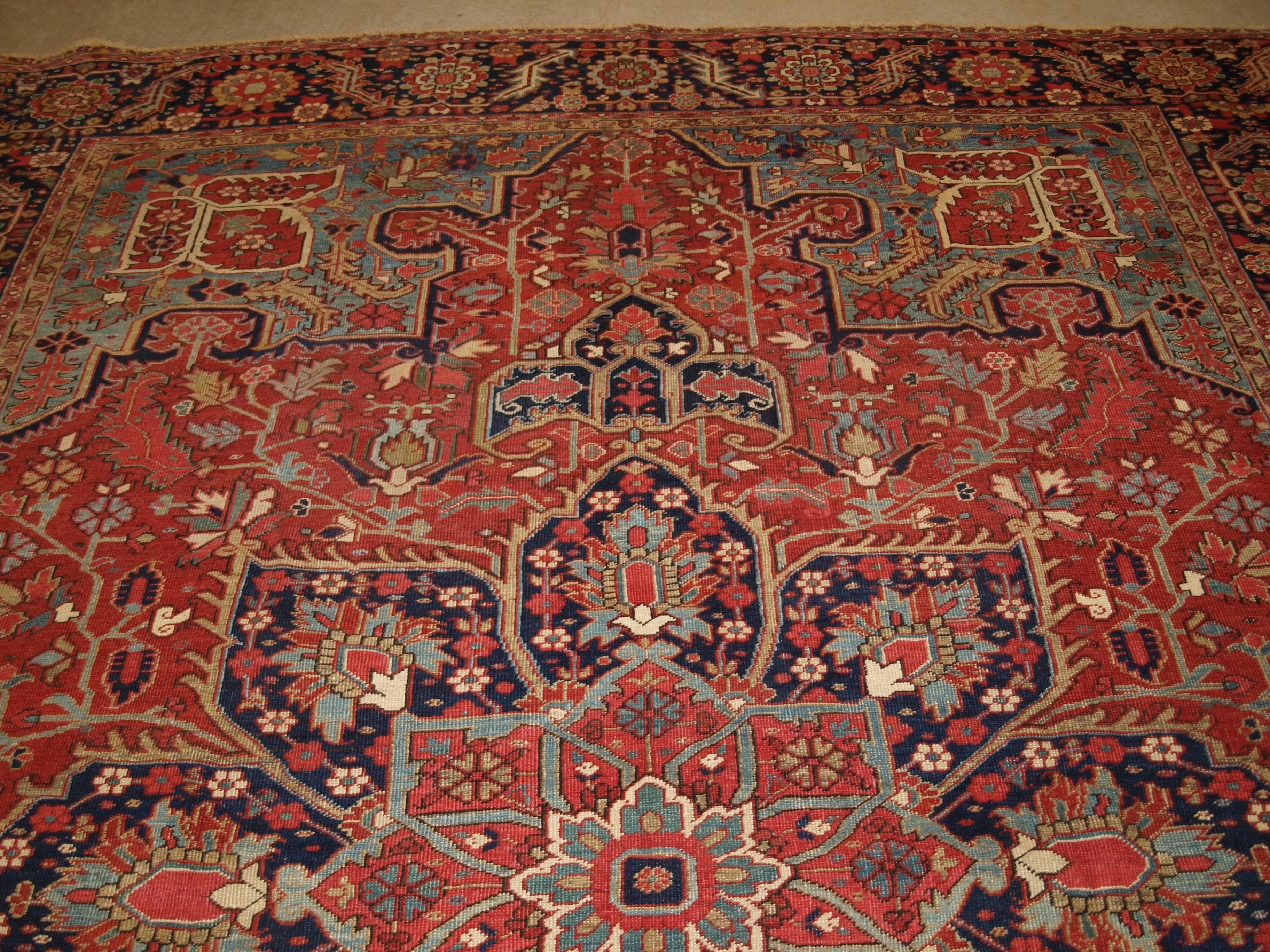 Antique Persian Heriz Carpet, Soft Reds and Light Blues In Excellent Condition In Moreton-in-Marsh, GB
