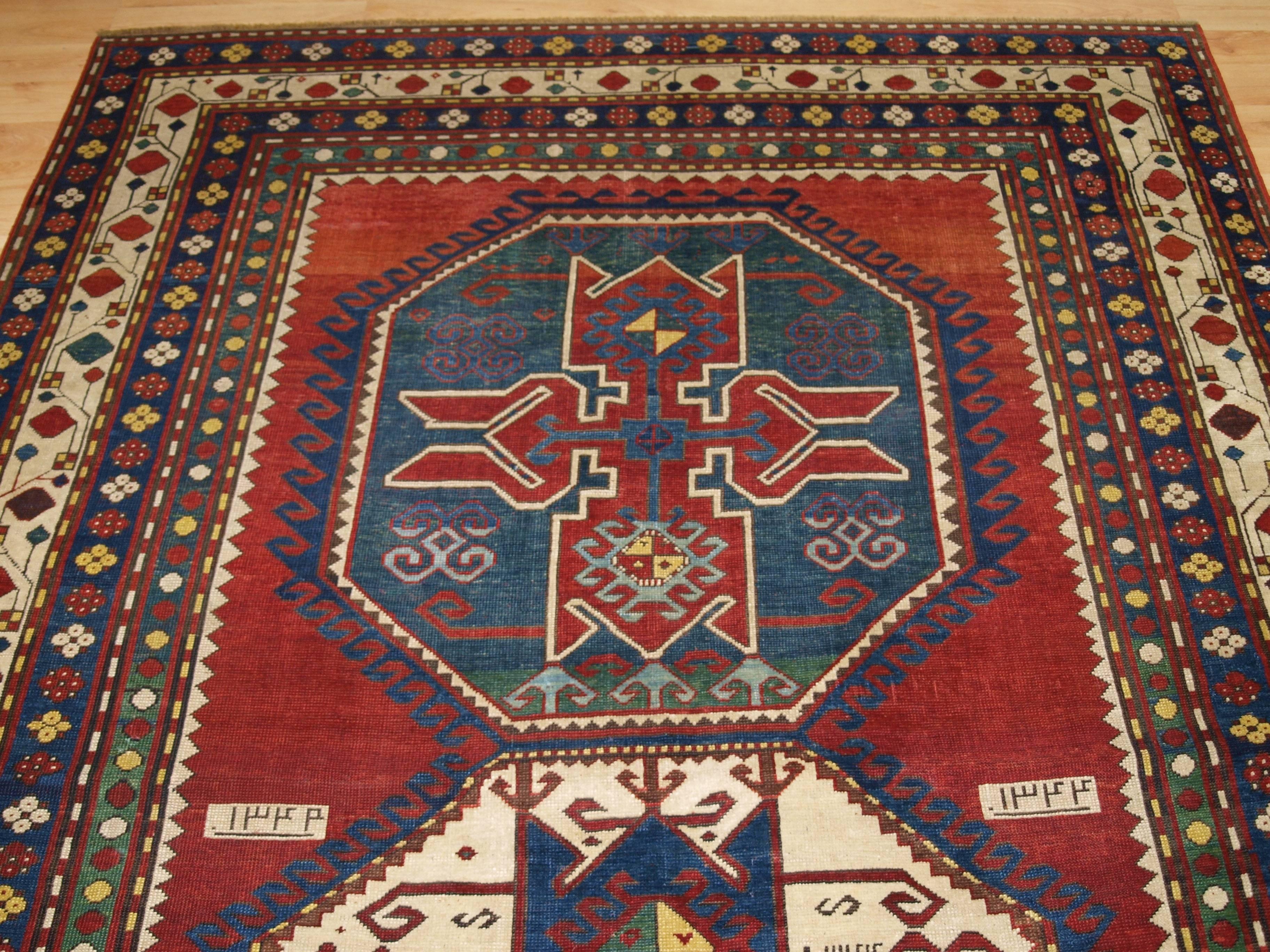 Antique Caucasian Lori Pambak Rug of Traditional Bold Design In Excellent Condition In Moreton-in-Marsh, GB