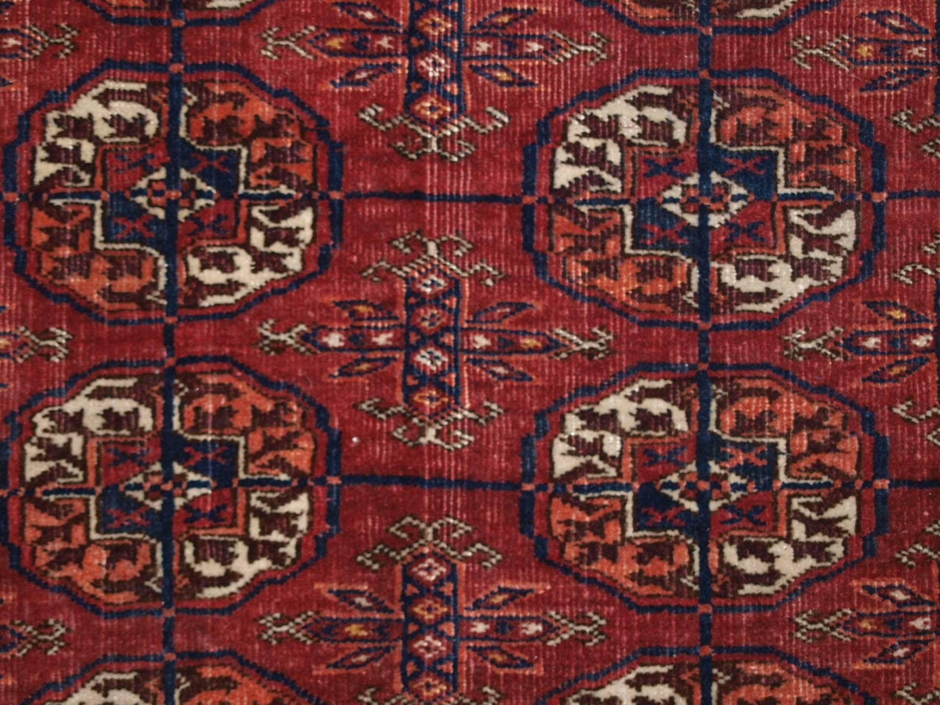 Central Asian Antique Tekke Turkmen Rug of Excellent Design and Color, circa 1900 For Sale