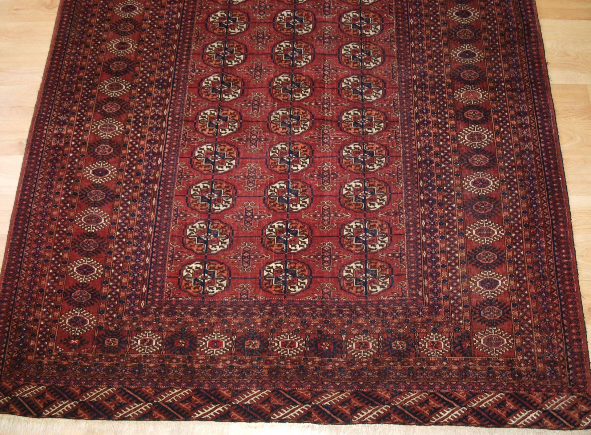 Antique Tekke Turkmen rug, excellent condition with good color, circa 1900.
Size: 5ft 9in x 4ft 1in (175 x 125cm).

Antique Tekke Turkmen rug of excellent design and color, fine weave and small size; the rug is of a soft red color. 

  

The