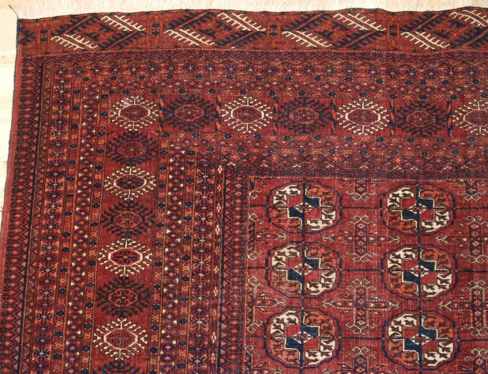 Early 20th Century Antique Tekke Turkmen Rug of Excellent Design and Color, circa 1900 For Sale