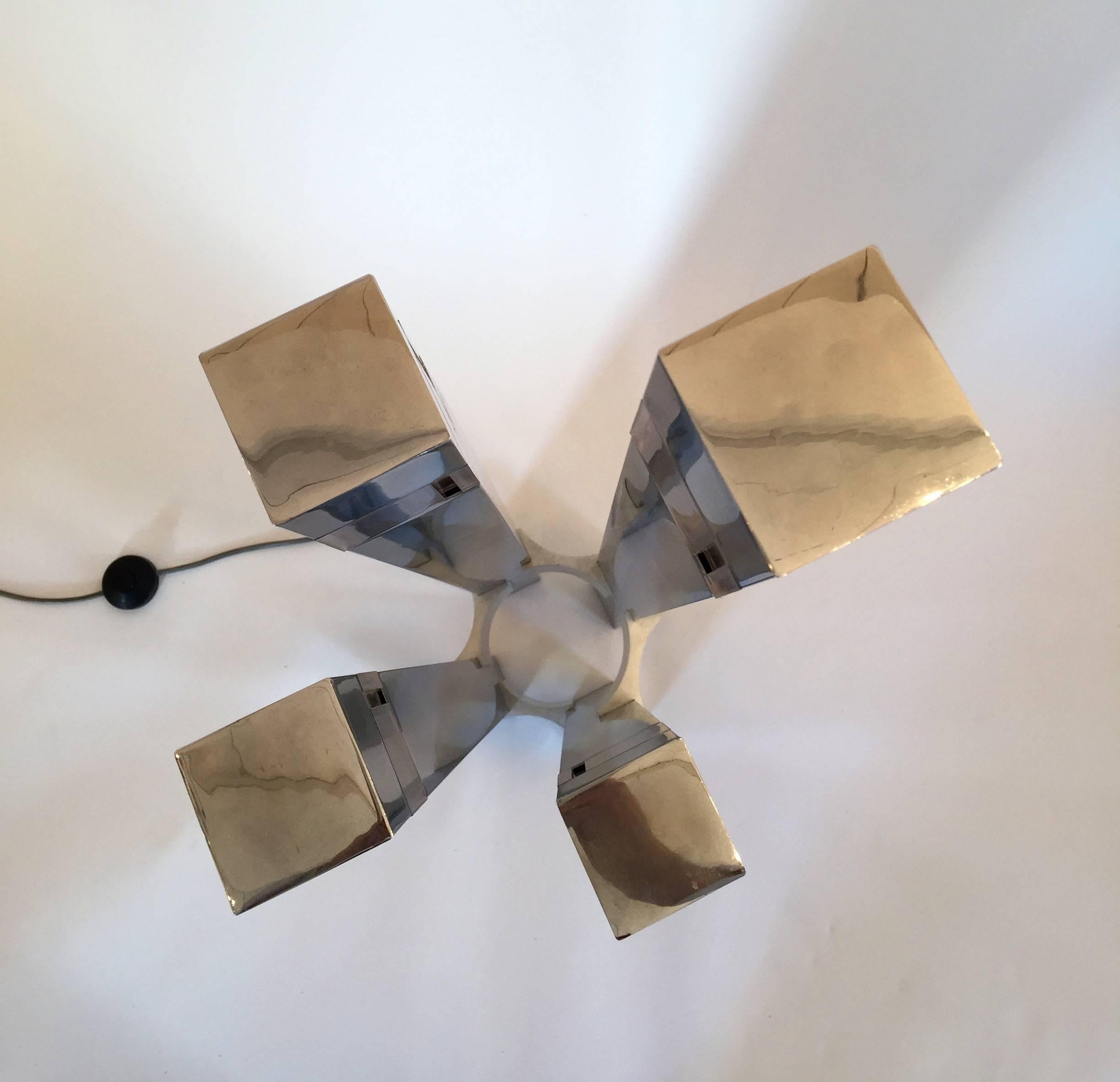 Iconic late Mid-Century Modern cubic model by Gaetano Sciolari, in an unusual floor lamp version, an Italian design from the 1970s, 1980s. Sciolari is a famous editor and designer like Reggiani or Selenova.