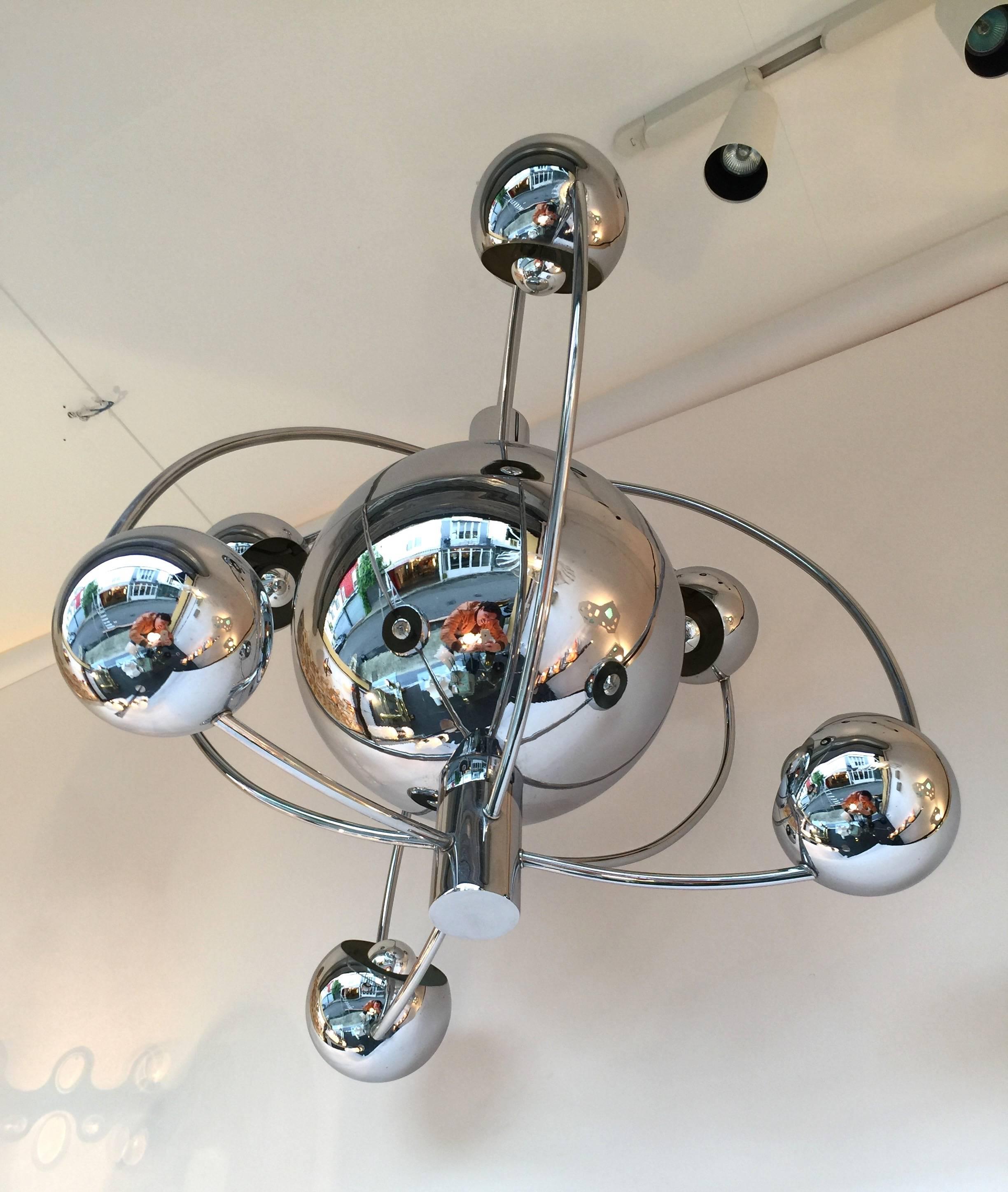 Satellite Chandelier Chrome by Reggiani, Italy, 1970s In Excellent Condition In SAINT-OUEN, FR
