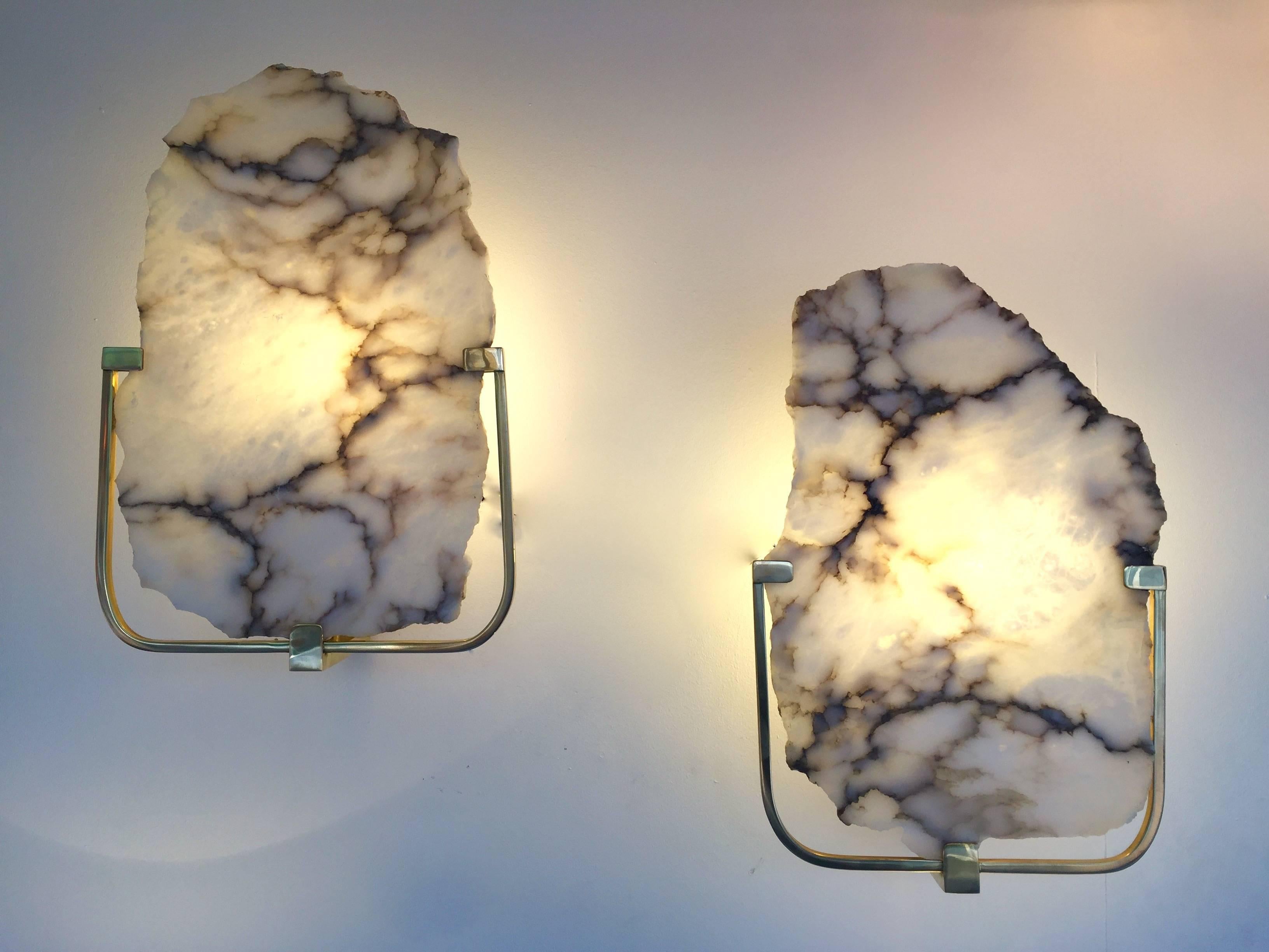 Pair of Alabaster Brass Sconces, Contemporary, Italy In Excellent Condition In SAINT-OUEN, FR