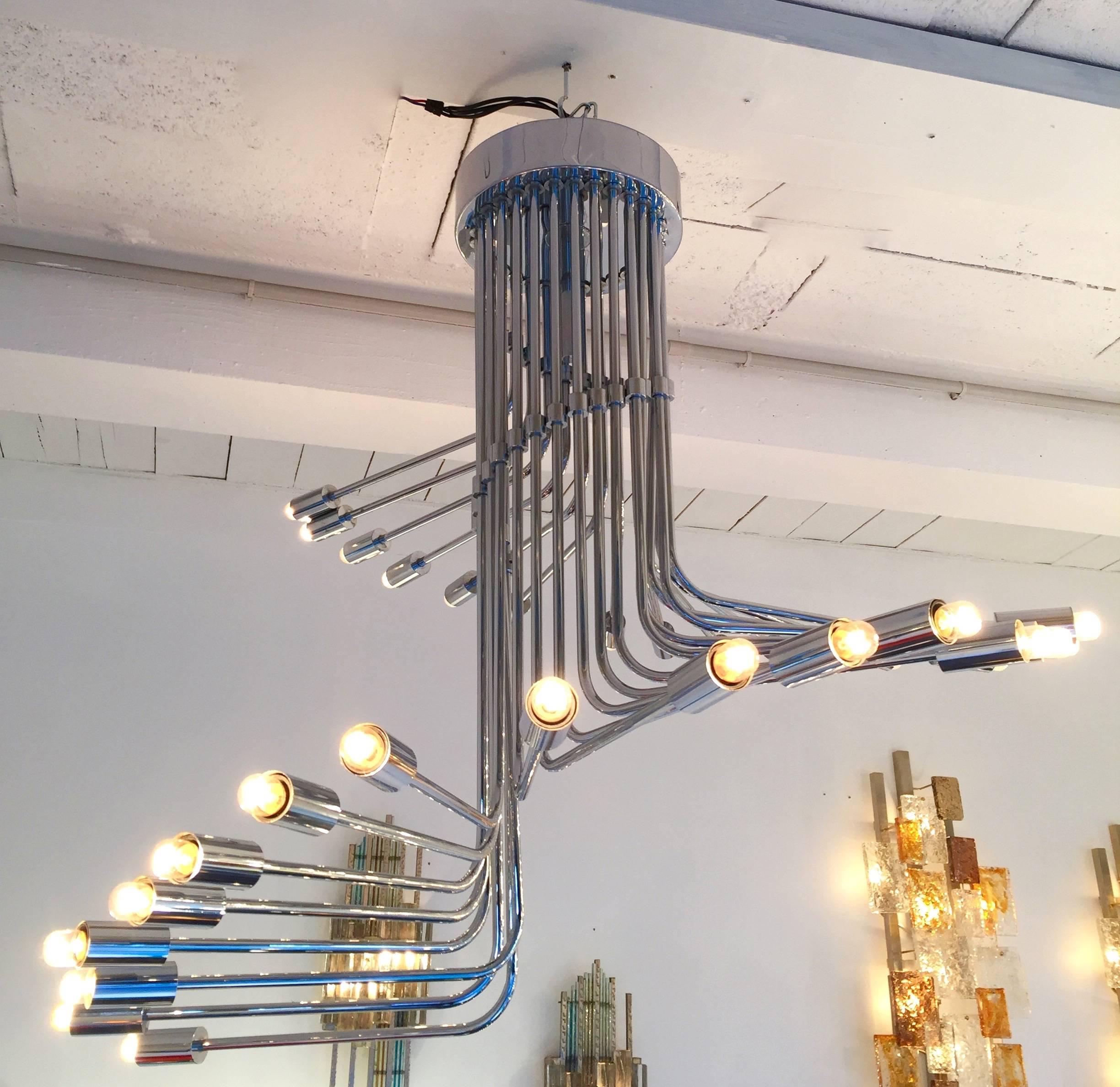 Chandelier by Reggiani, 1970s, Italy In Excellent Condition In SAINT-OUEN, FR