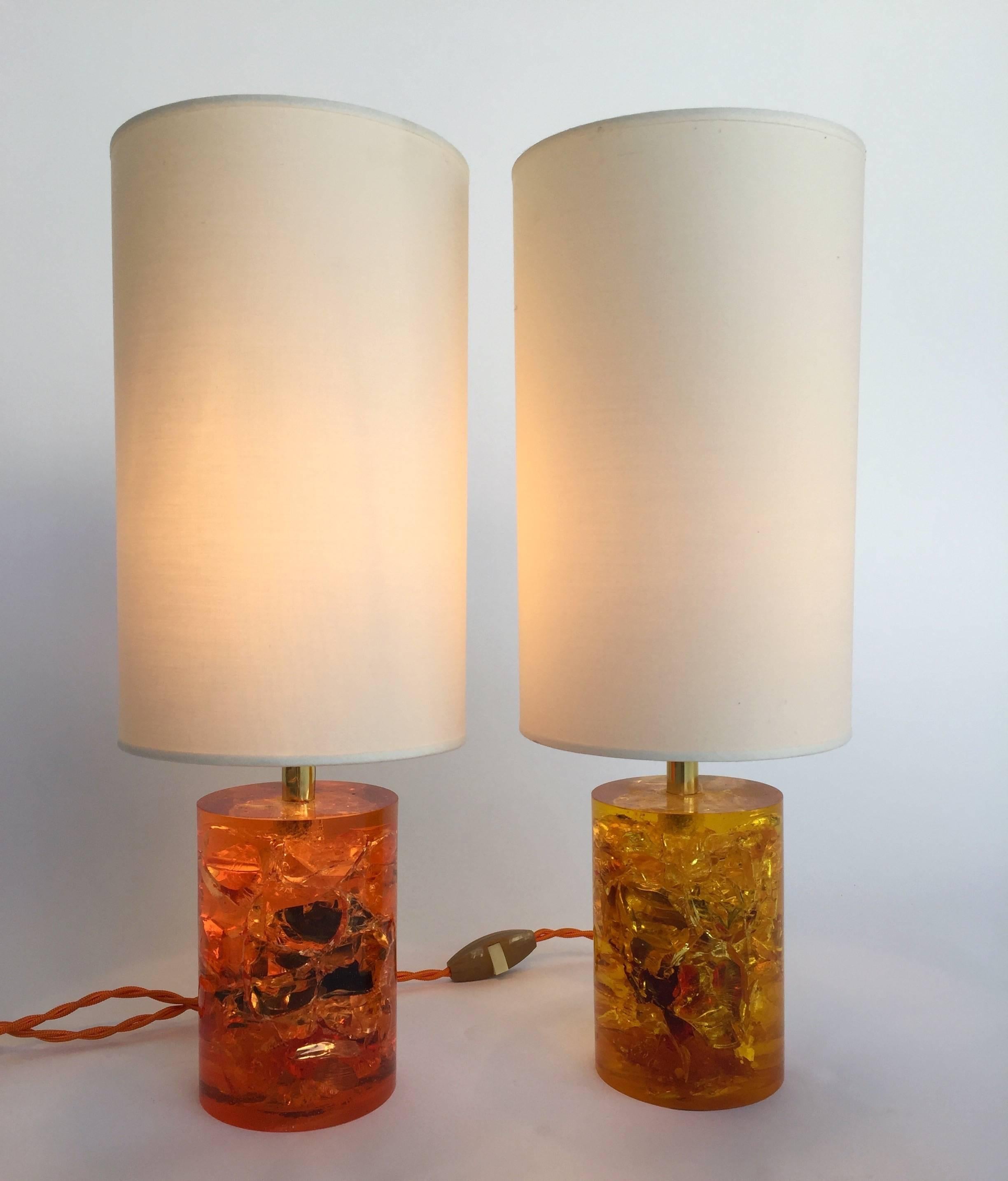 Pair of table or bedside lamps in orange and yellow shades fractal resin. Famous technique as Pierre Giraudon, François Godebski, Marie Claude Fouquières. Perfect custom-made lampshade. Measures: Height top of resin 14 centimeters.