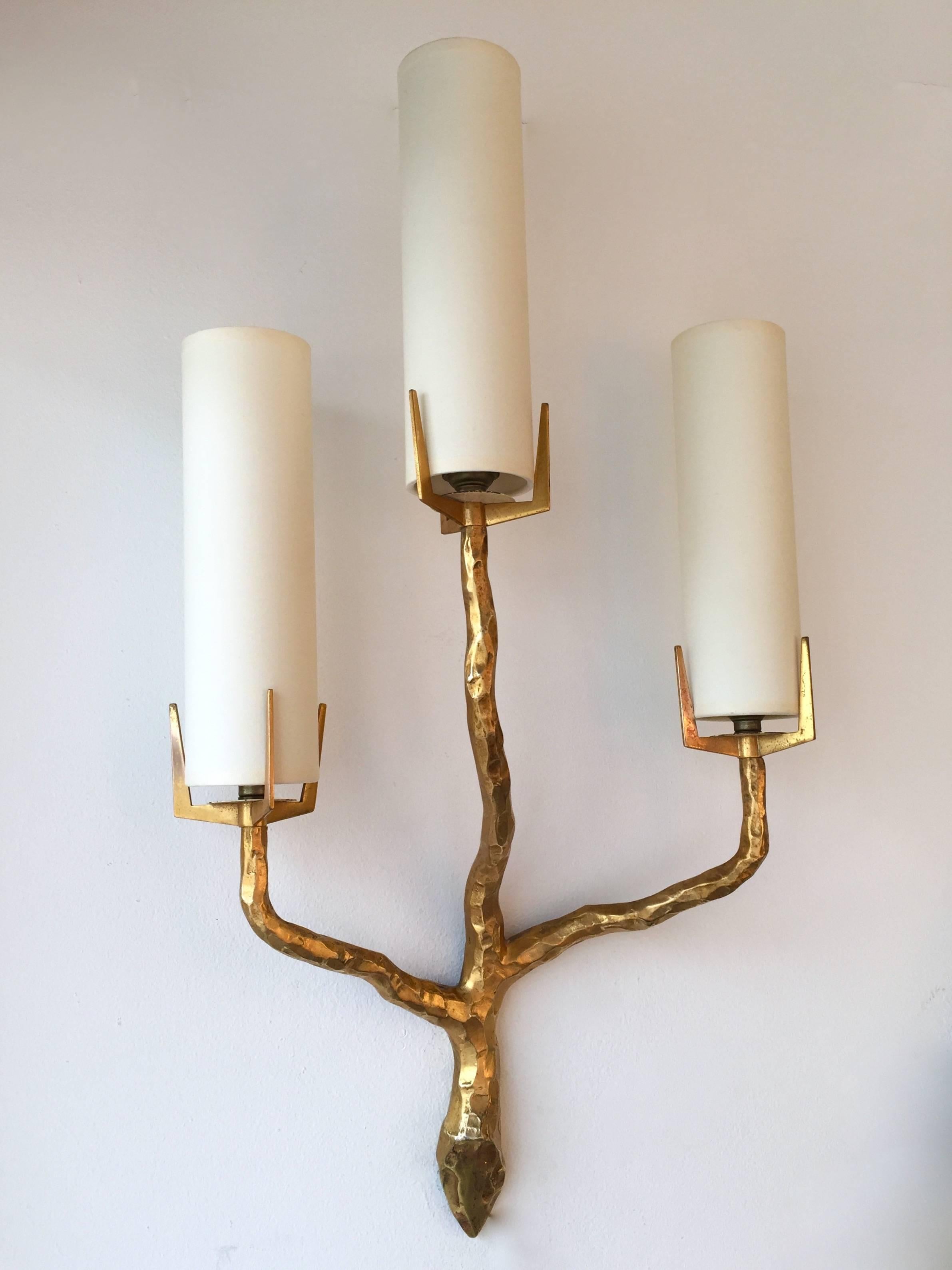 Mid-Century Modern pair of sconces or wall lights by Maison Arlus based on drawing of Felix Agostini for the manufacture. In cast gilt bronze, very interesting three arms model. Original advertising from the 1960s. It’s a famous manufacture like