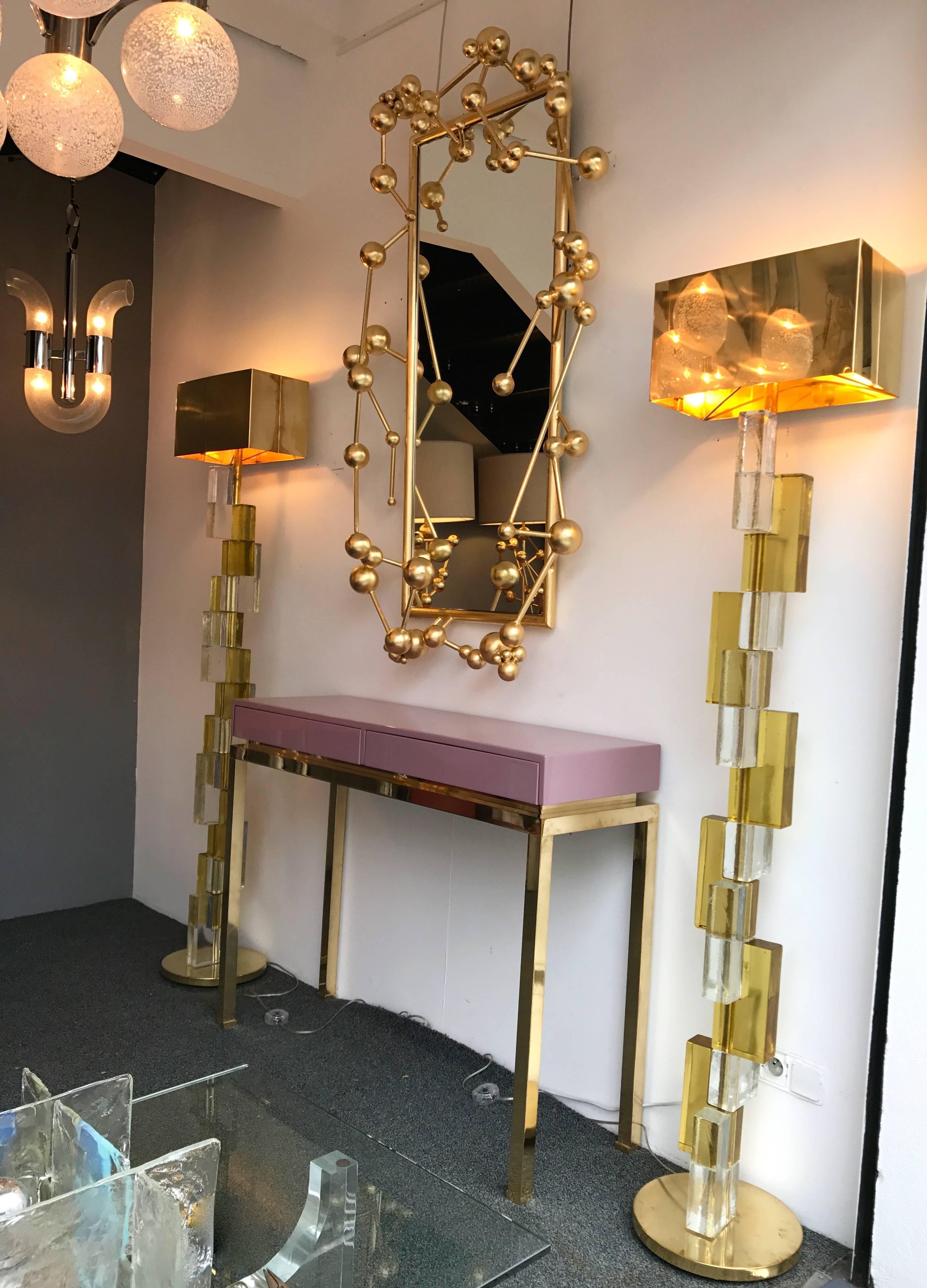 Atomic mirror by the artist designer Antonio Cagianelli. Production edition Stanislas Reboul Gallery, limited edition 7 exemplary. Artisanal handmade Atomic work, wrought iron, gold leaf finition. Very sculptural, the atomes passed through the