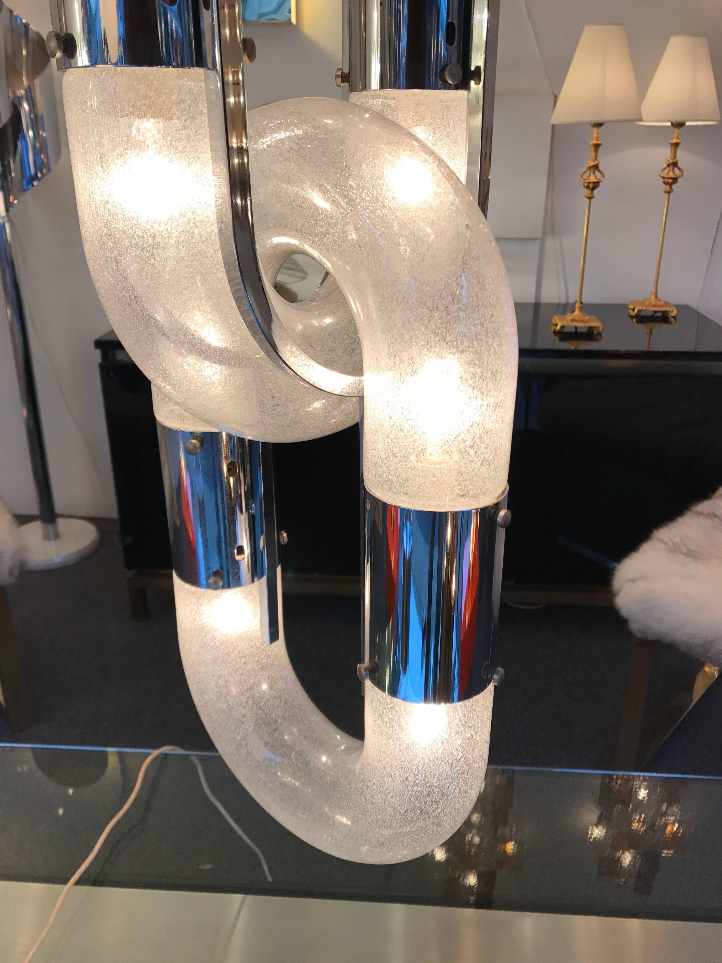 Very rare model of chain chandelier or ceiling pendant lights, five ring and a half, you can find three ring and a half model but this long version is absolutely very rare. Pulegoso bubble blown glass by Mazzega Murano. The chandelier can be prepare