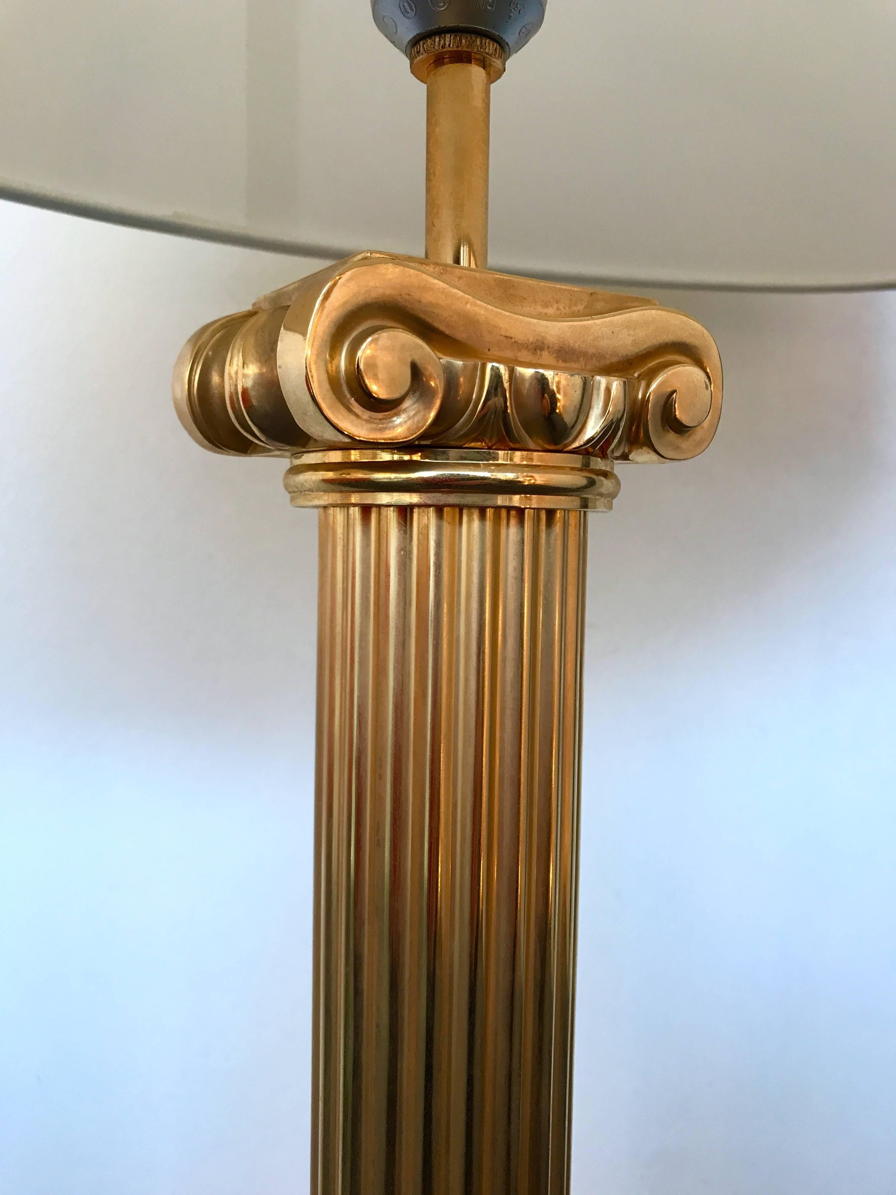 Iconic pair of brass column lamps by Jordan Sheffield Collection. Neo classical style. Full brass great quality, heavy lamps. Famous manufacture like Maison Charles, Jansen, Bagues, Hollywood Regency.

NOTE : Demonstration shades not includ.