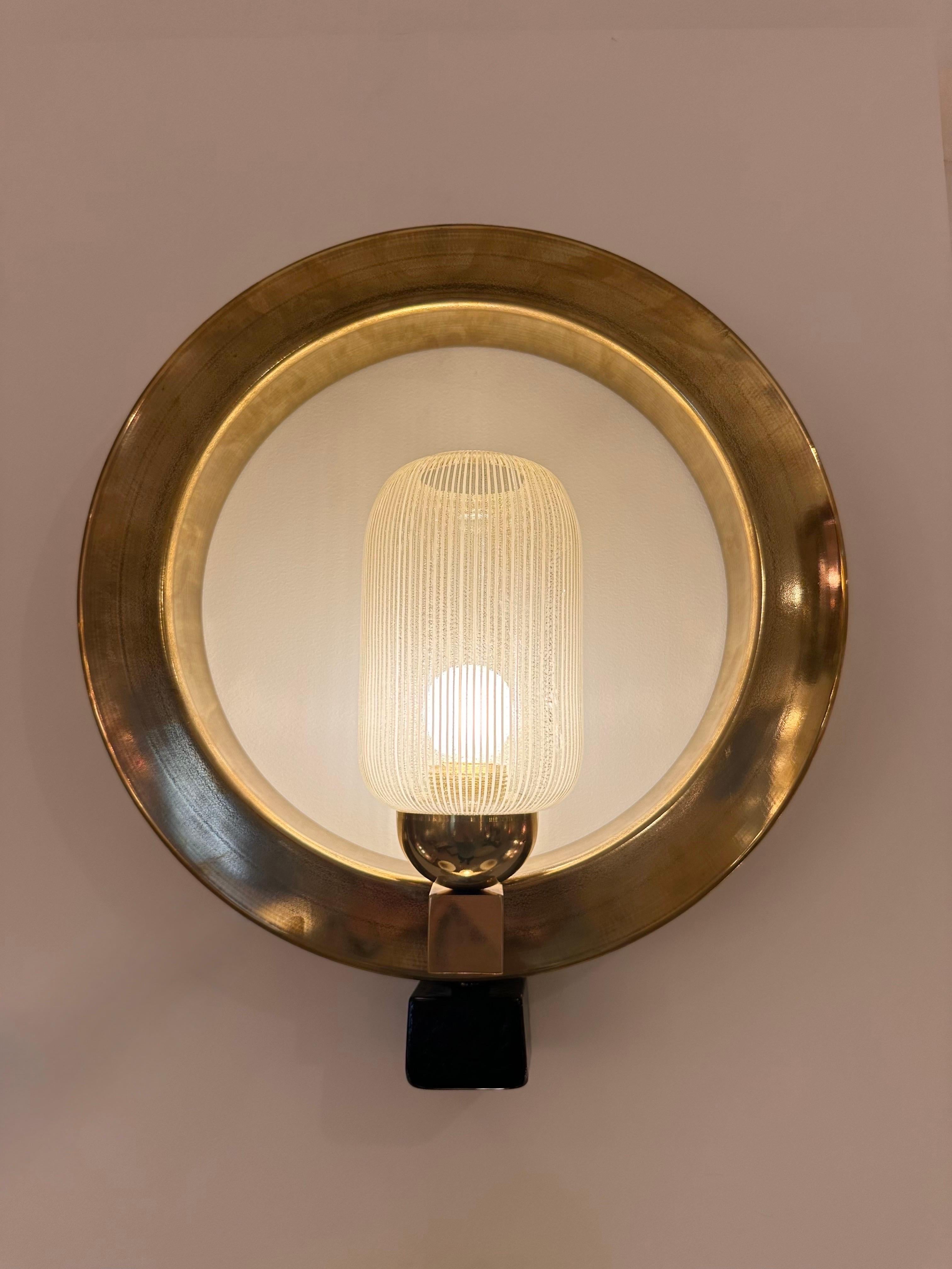 Paire d'appliques contemporaines en laiton et verre de Murano, Italie en vente 8