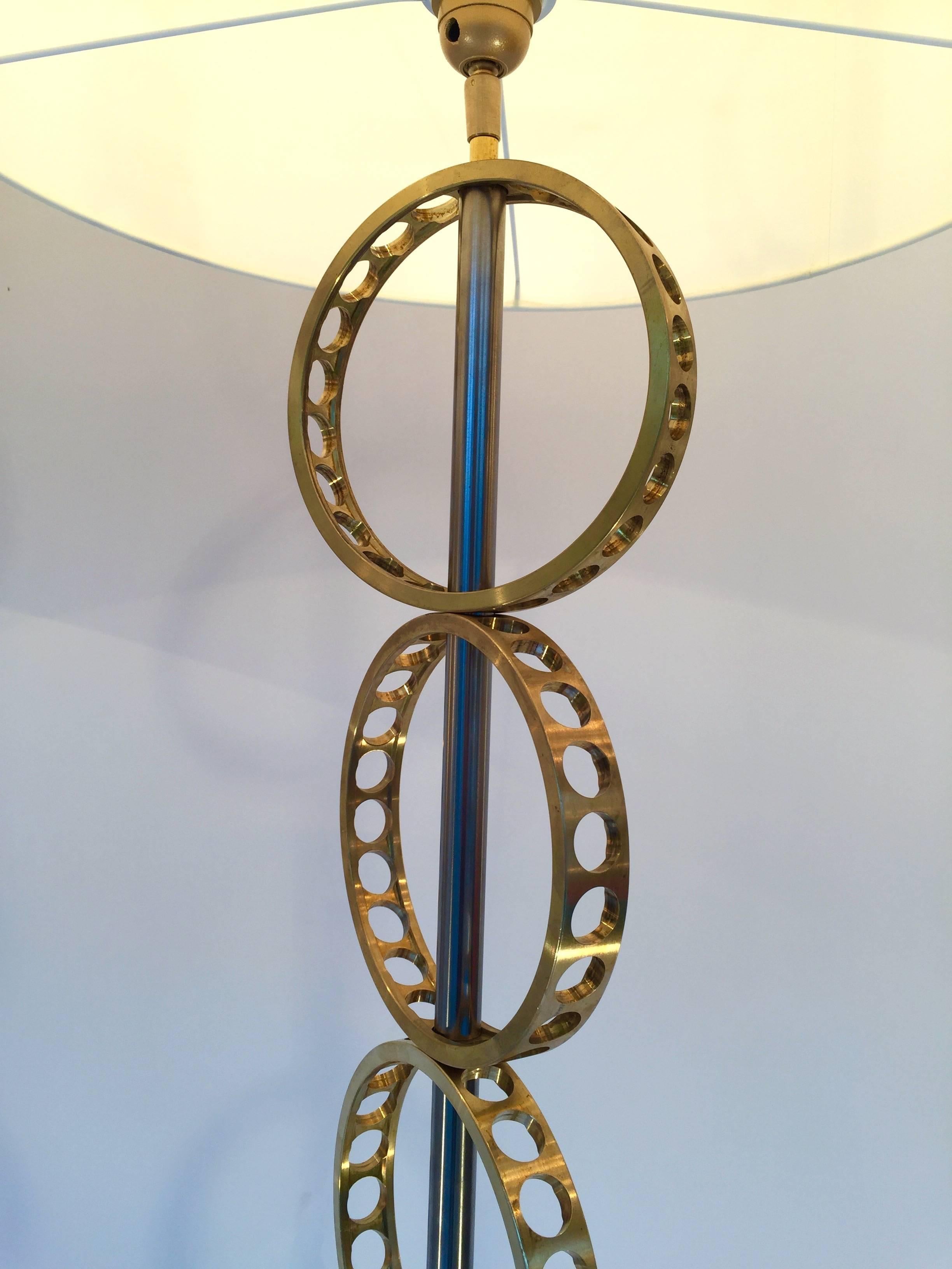 Paire de lampadaires circulaires contemporains en laiton, France en vente 2
