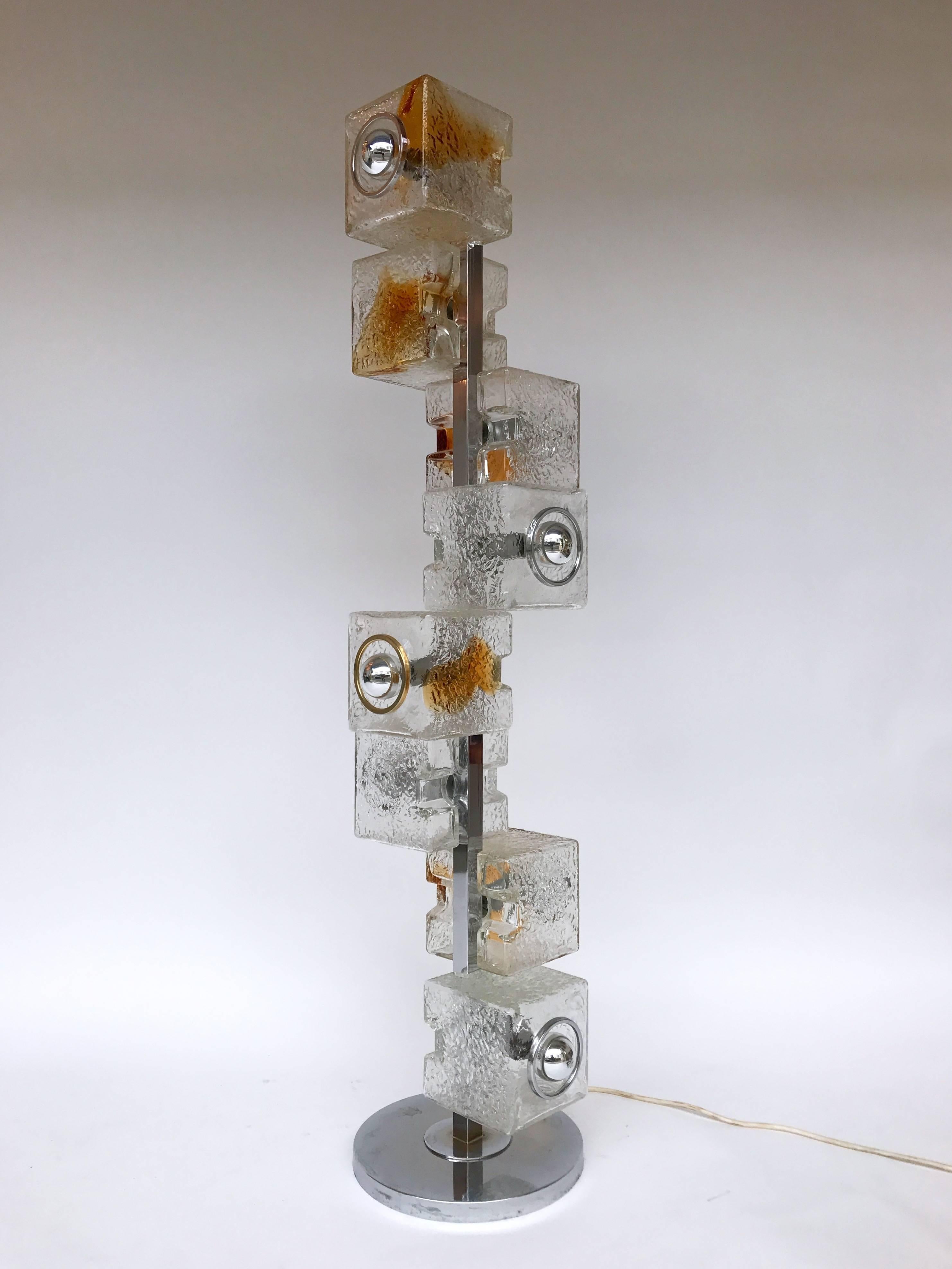 Eight cubes model of floor lamp by the manufacture VeArt Murano. Glass in perfect condition. Original documentation with all model of the manufacture on request. Famous maker like Carlo Aldo Nason, Toni Zuccheri, Mazzega, Venini, Vistosi, Artemide.