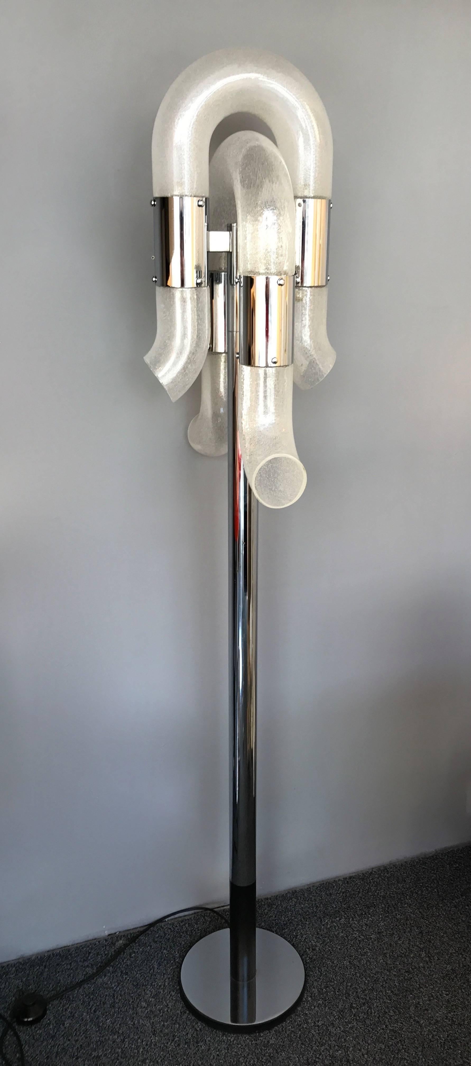 Rare variant of ring model floor lamp by Aldo Nason for Mazzega Murano. Great bubble blown Murano glass. Famous manufacture like Carlo Nason, Venini, Vistosi, La Murrina, Poliarte. The chandelier or ceiling pendant light of the same variant is