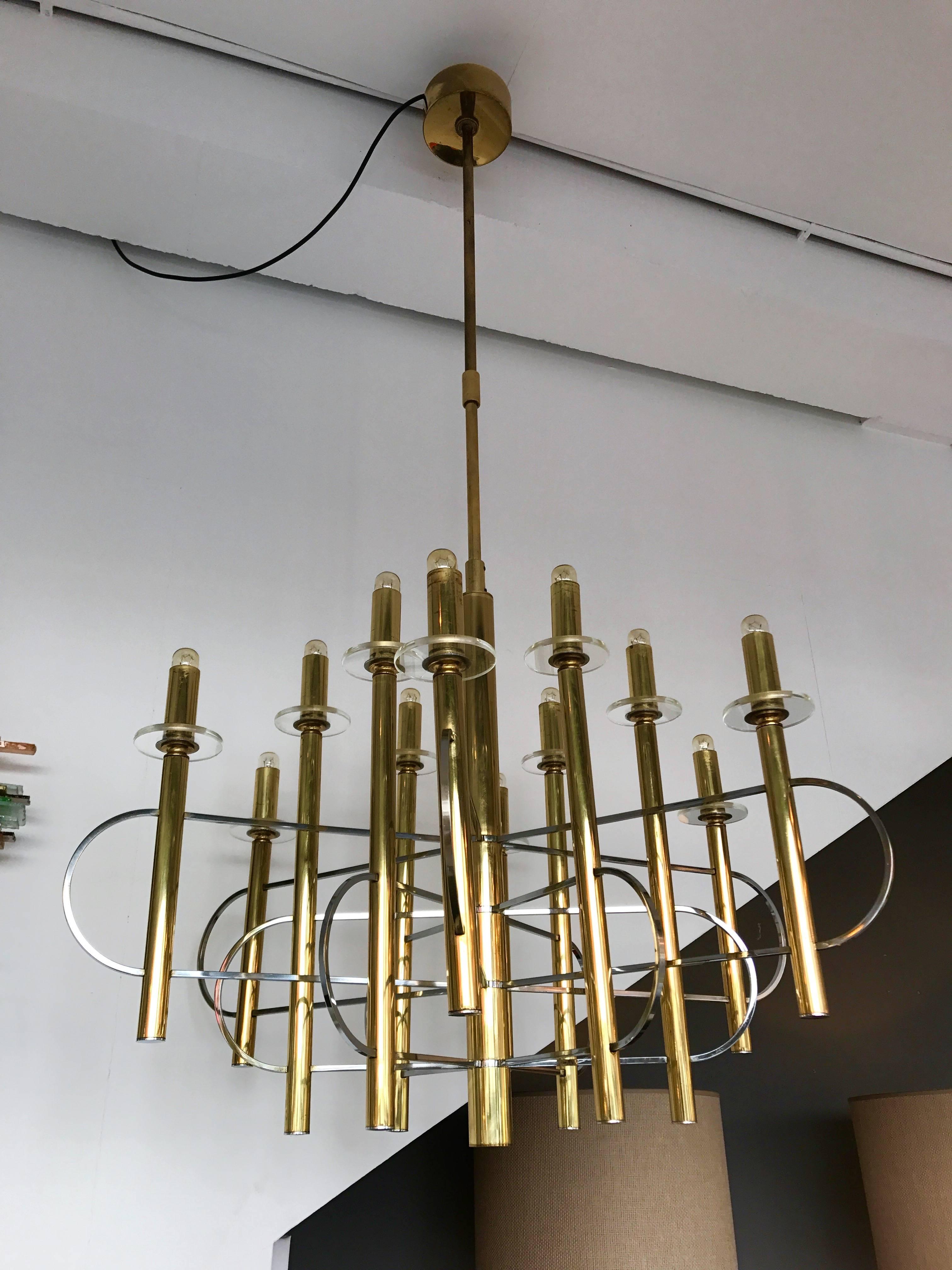 Chandelier or ceiling pendant light by the designer Gaetano Sciolari. interesting model production end 1960s-early 1970s. Metal chrome, brass and glass. Famous design like Reggiani, Stilux. Easily adjustable in height.