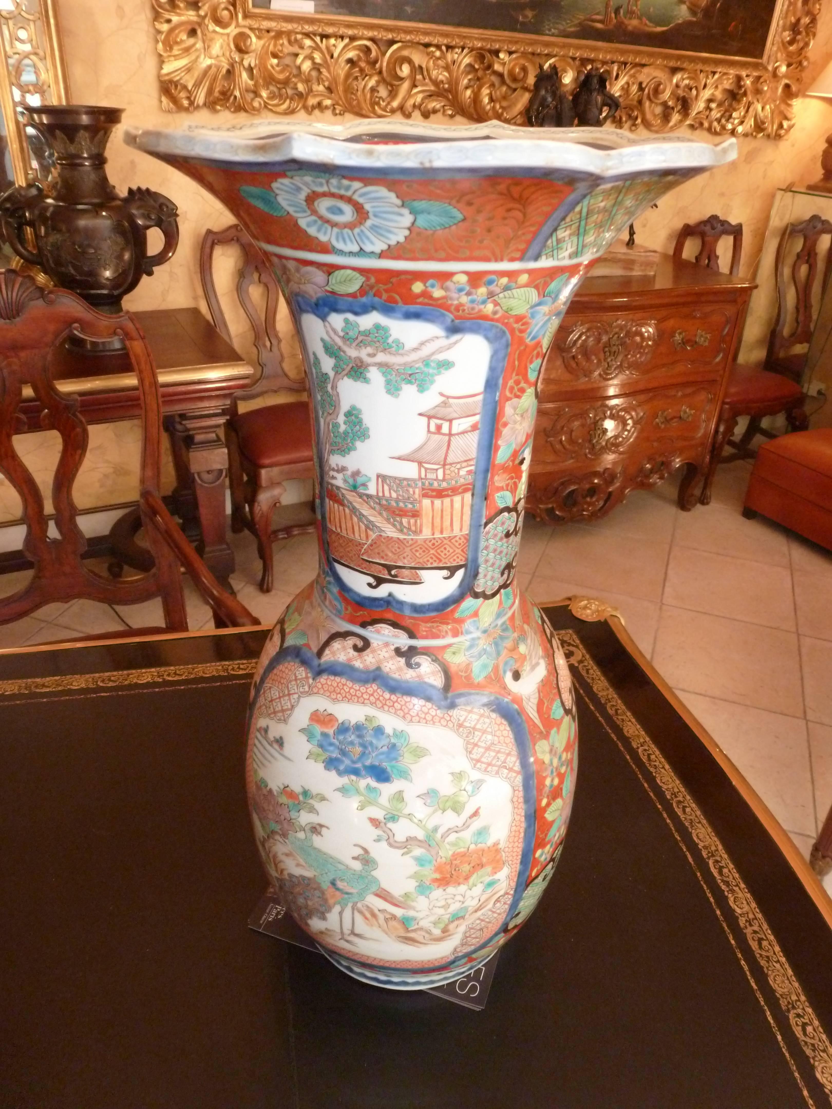 Pair of 19th Century Japanese Imari Porcelain Vases In Good Condition For Sale In Saint-Ouen, FR