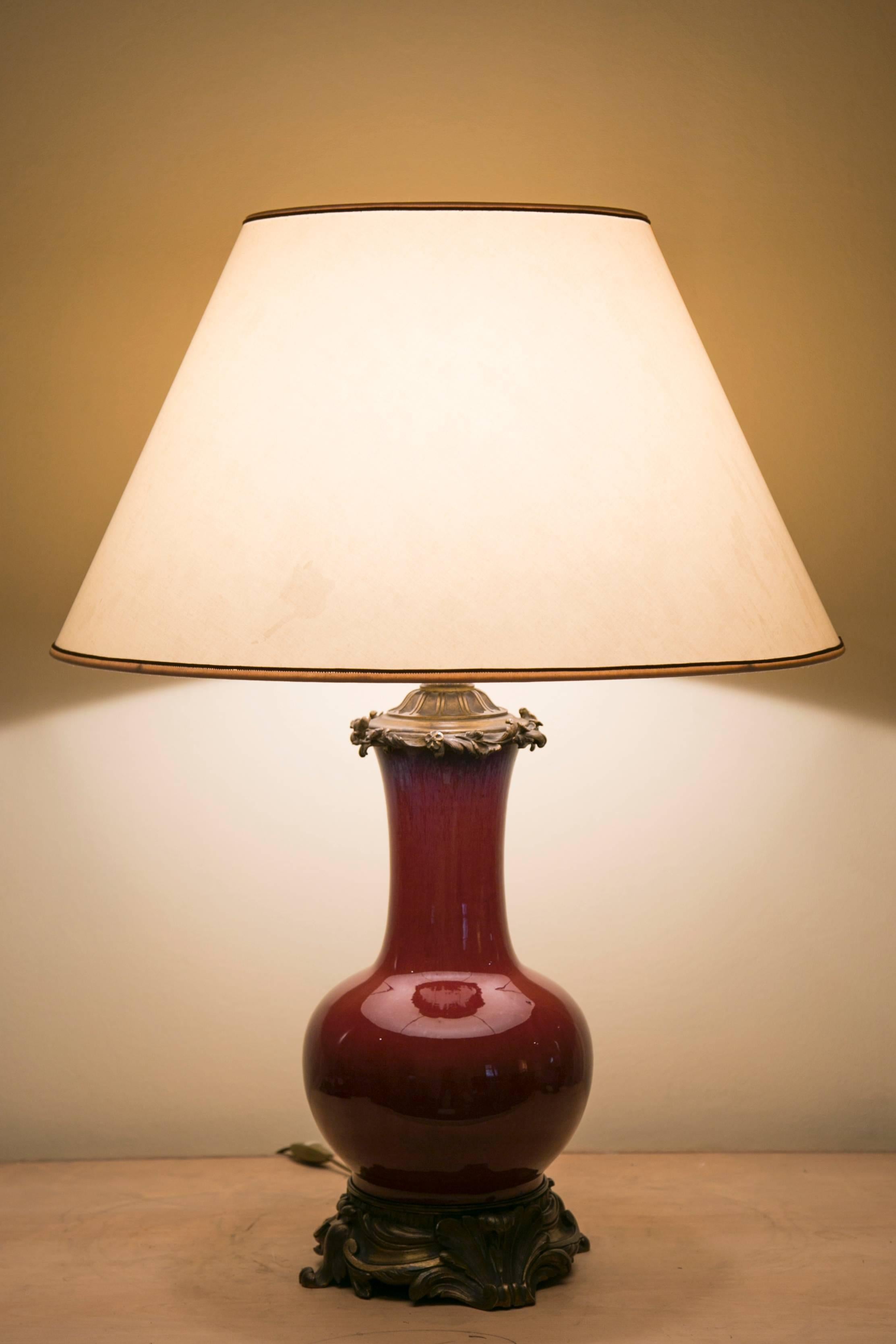19th Century Ox Blood Chinese Vase Table Lamp with a Louis XV Style Bronze Base In Good Condition In Saint-Ouen, FR