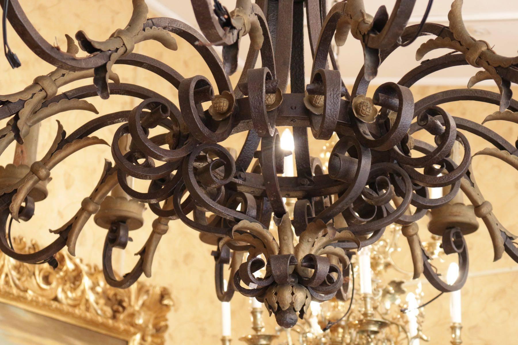 Large French Wrought Iron Sixteen-Branch Chandelier In Good Condition In Saint-Ouen, FR