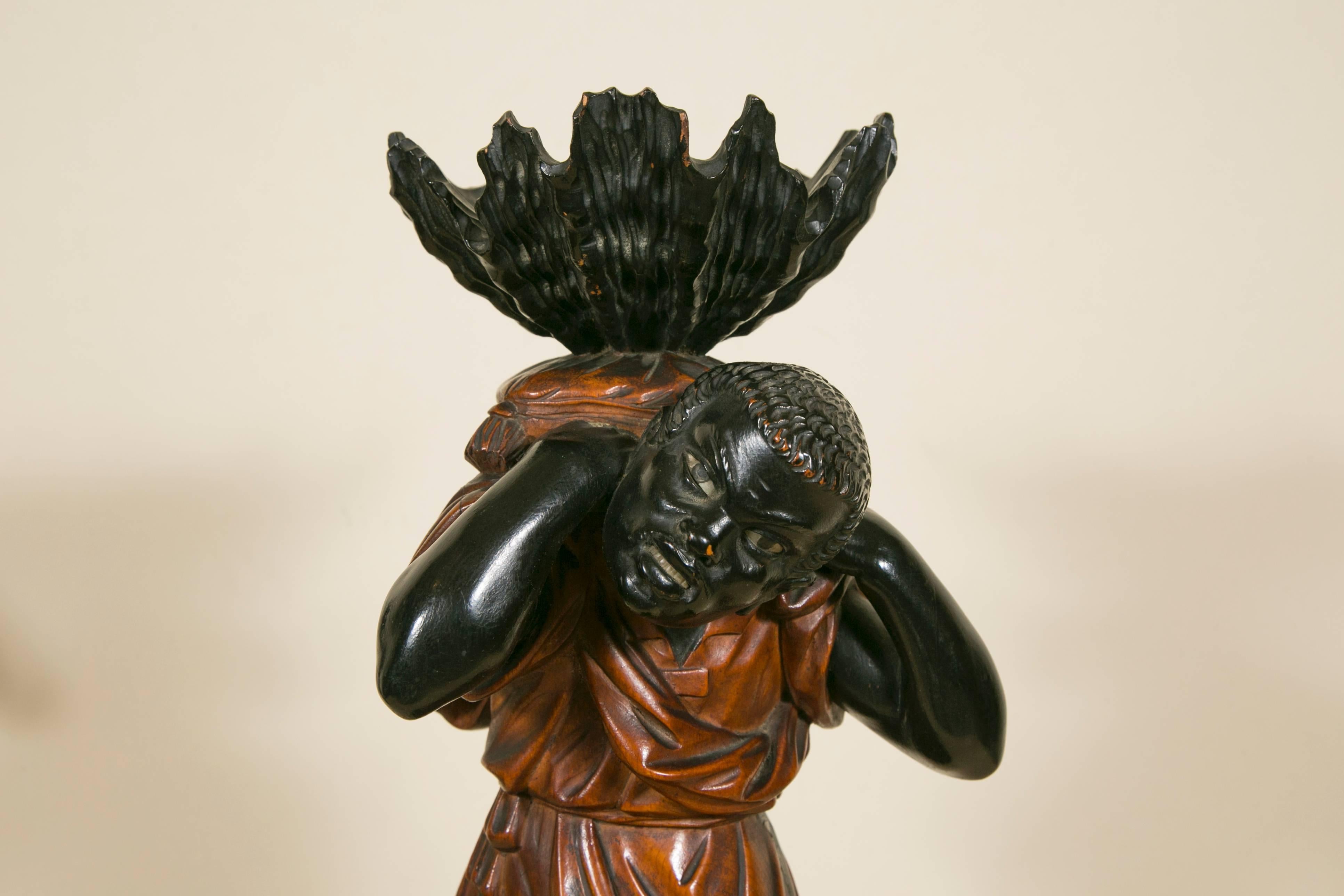 Pair of 19th Century Carved and Lacquered Wood Figure Ring Holder In Good Condition In Saint-Ouen, FR