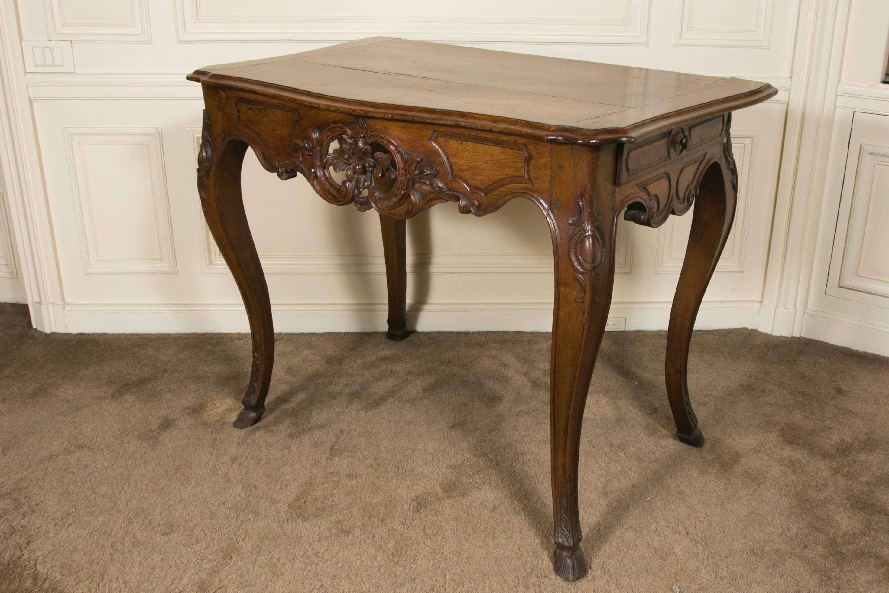 Carved 18th Century, Louis XV Style Provençale Walnut Console Table on Cabriole Legs