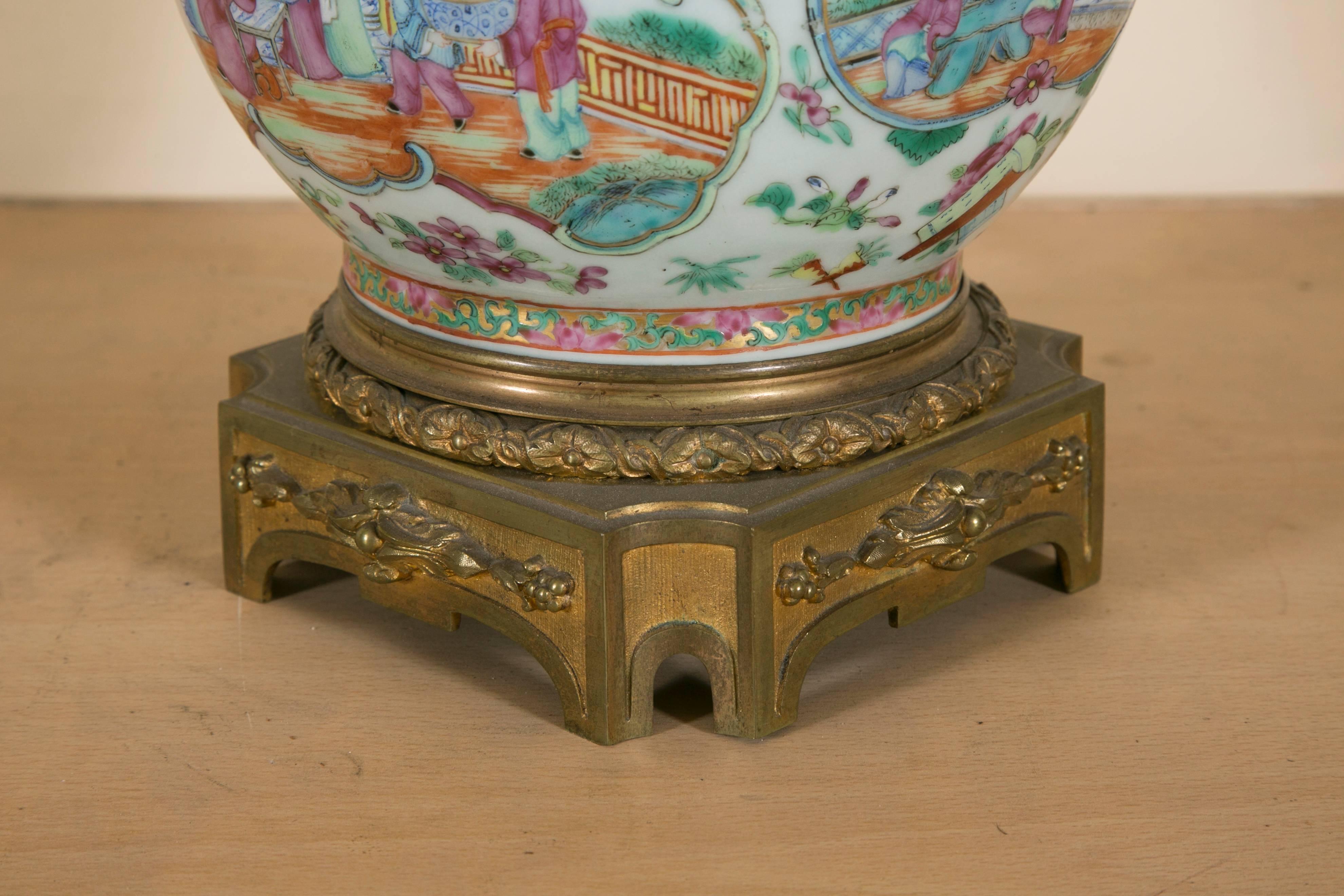 Hand-Painted 19th Century Cantonese Polychromed Porcelain Lamp Monted on Gilt Bronze Base For Sale