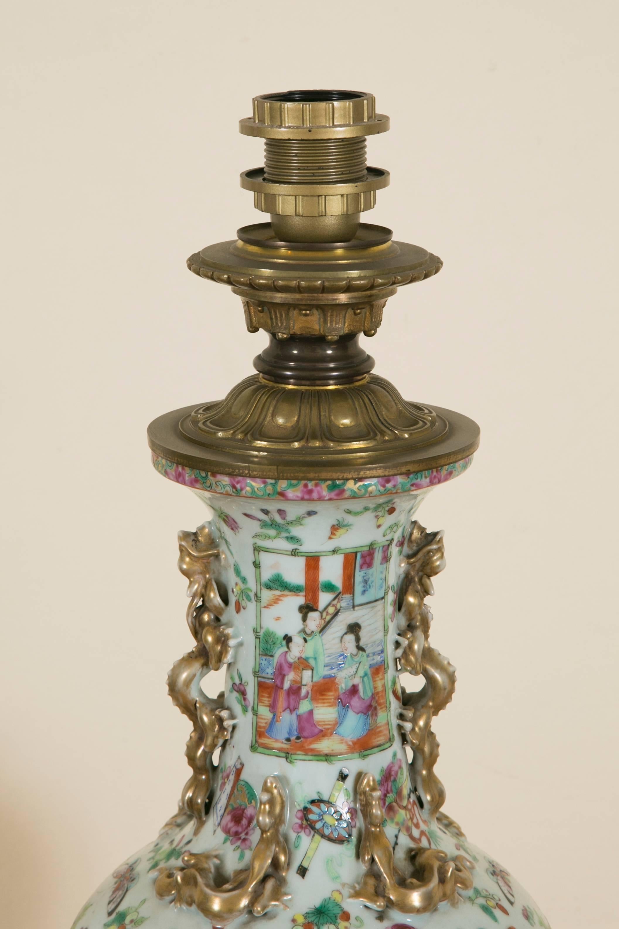 19th Century Cantonese Polychromed Porcelain Lamp Monted on Gilt Bronze Base For Sale 1