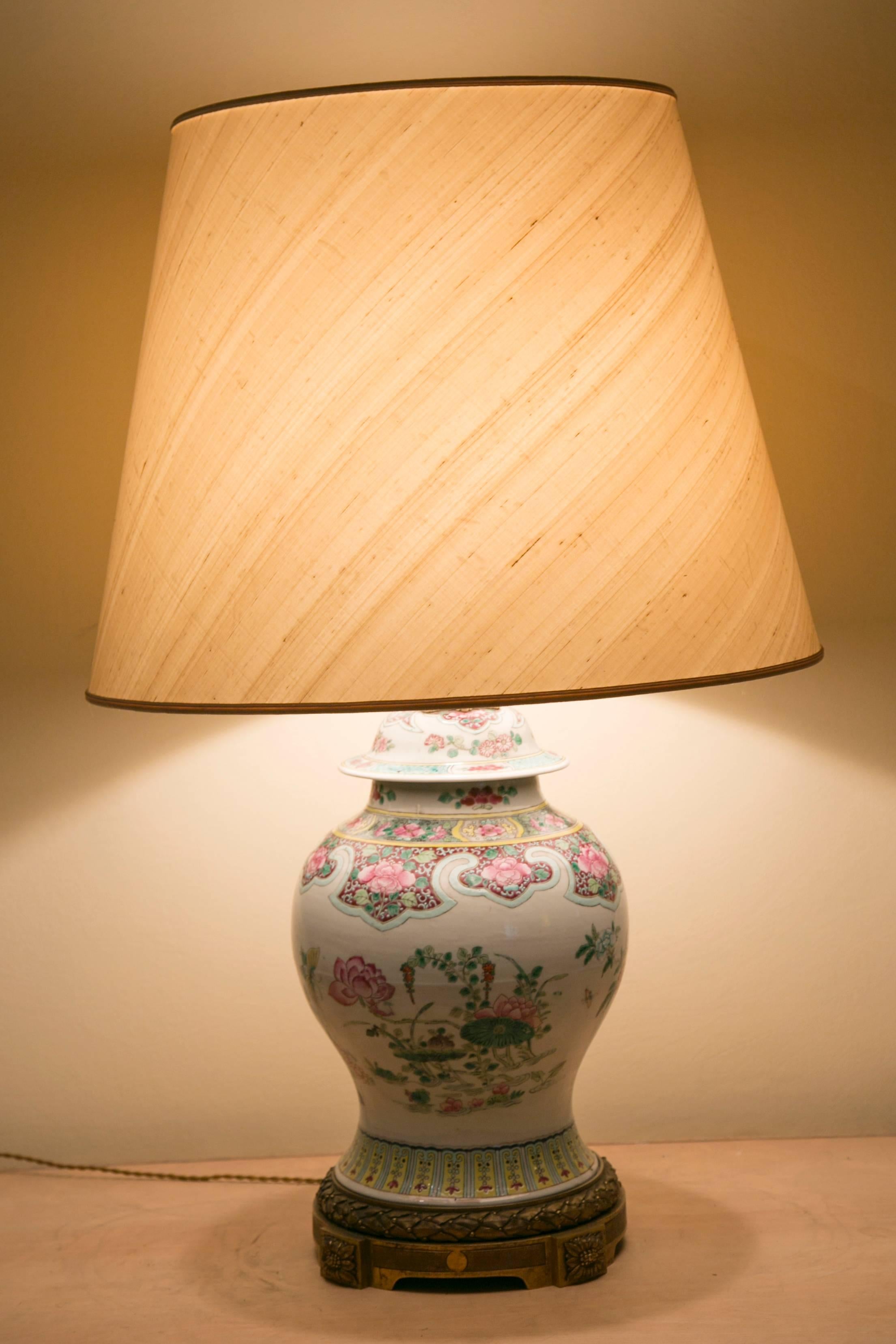 Ceramic 19th Century Chinese Jar with Cover Lamp Monted on Gilt Bronze Base For Sale