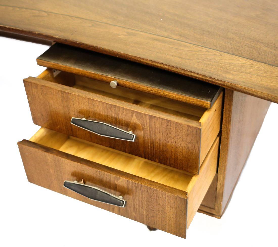 Signature Line Executive Boomerang Desk by Monteverdi-Young  In Good Condition For Sale In Pasadena, CA