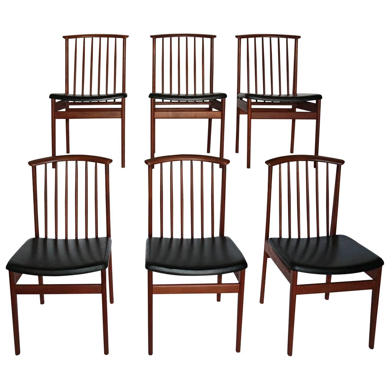 Set of six Mid-Century Modern dining chairs by DUX. Designed by Sylve Stenquist for DUX. Teak wood.
DUX is been recognized for one of the most recognized Scandinavian Modern design.



       