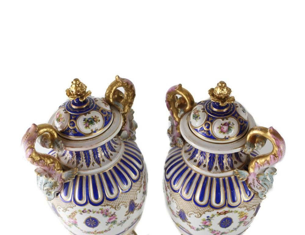 19th Century Pair of Sevres France Porcelain Hand-Painted Urns In Good Condition In Pasadena, CA