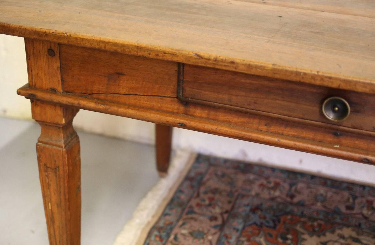17th-18th Century Italian Long Rustic Dining Table with Three Drawers For Sale 1