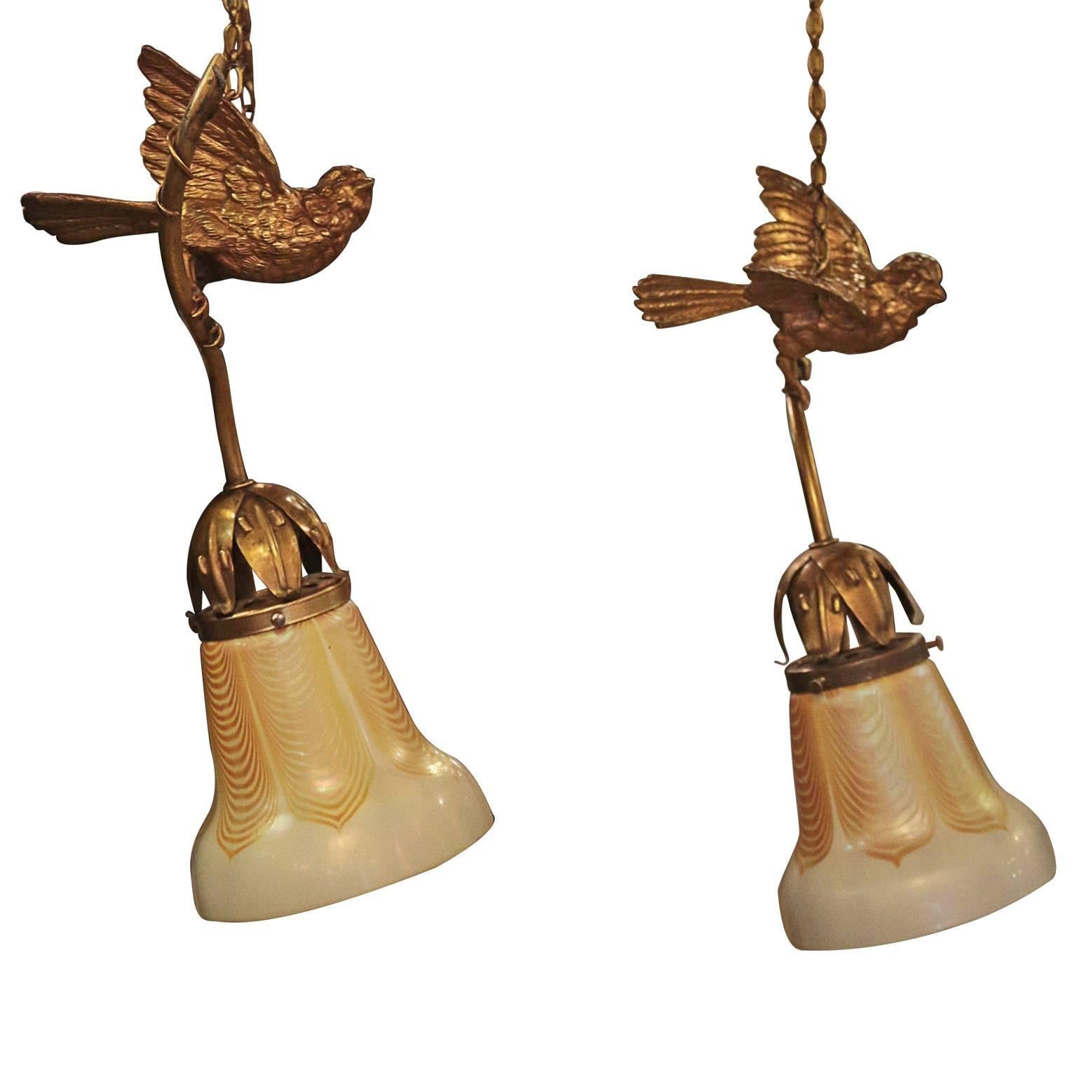 French Provincial Pair of Bronze Ormolu Birds with Steuben Glass Shade