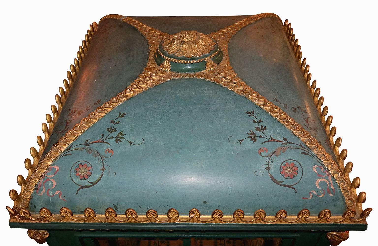 19th Century Venetian Giltwood Hand-Painted Sedan Chair In Good Condition In Pasadena, CA