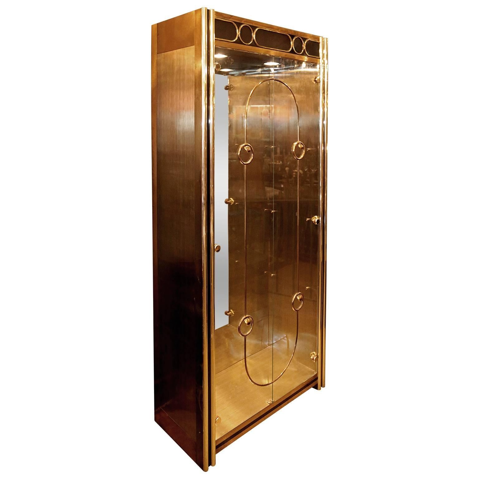 This rare pair of Mid-Century Mastercraft display vitrine - cabinets with tinted glass are in excellent used condition.
The brass work on the front glass doors makes this pair a limited addition and a collectable set.