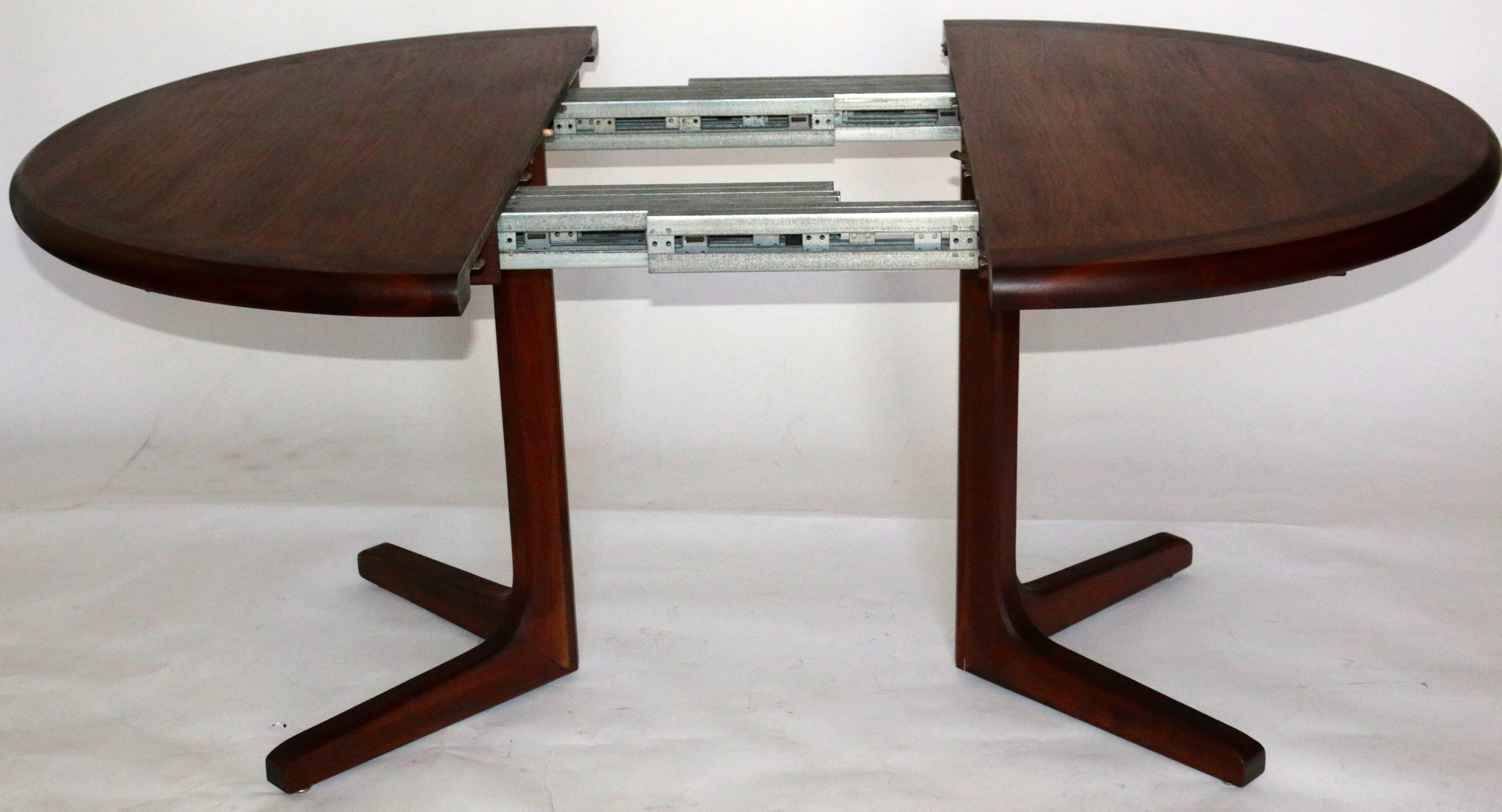 Mid-Century Modern Danish Rosewood Dinning Table Three Extensions In Excellent Condition In Pasadena, CA