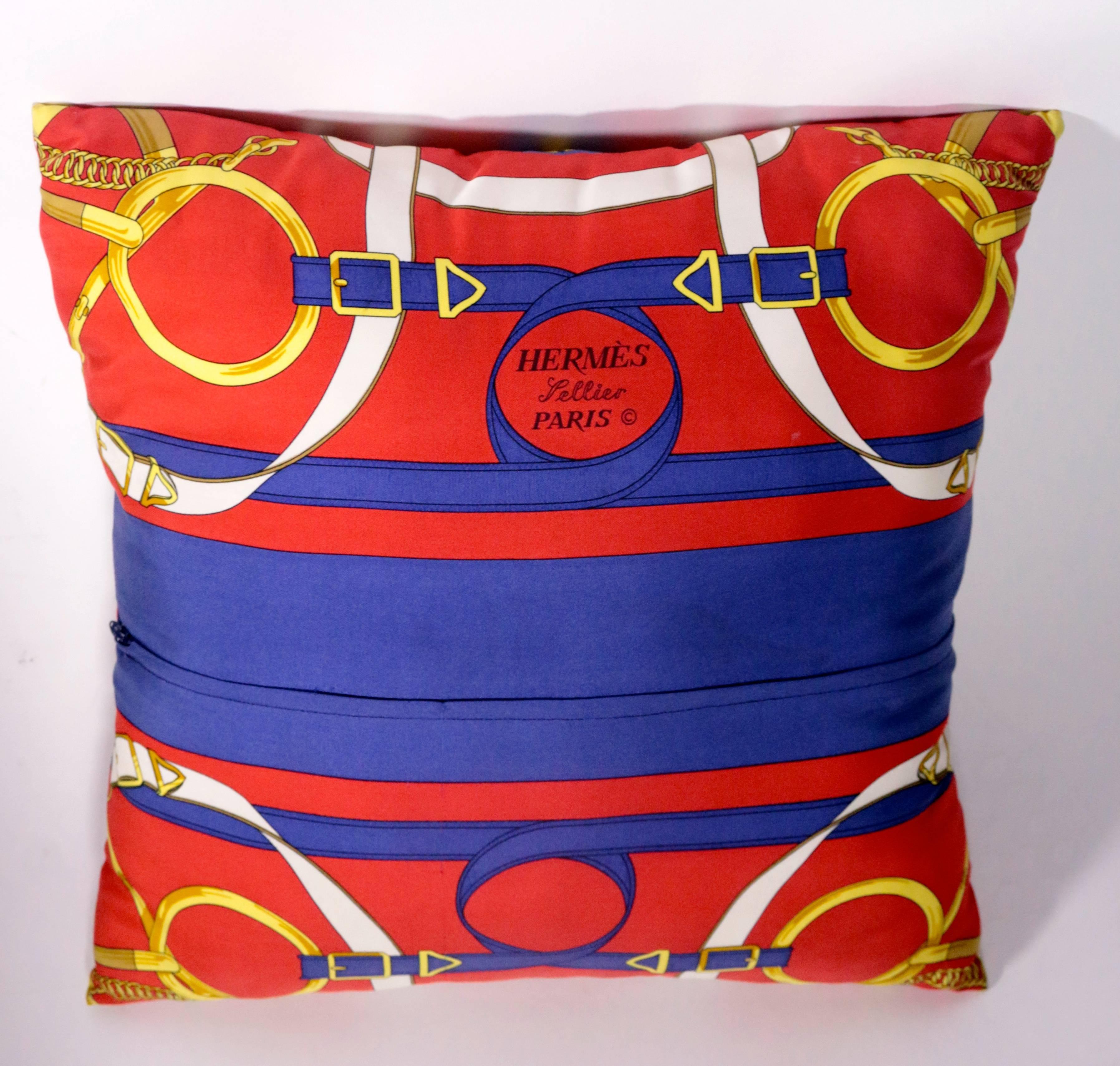 Set of Three Authentic Hermes Two Side Silk Cushion Pillows In Excellent Condition In Pasadena, CA