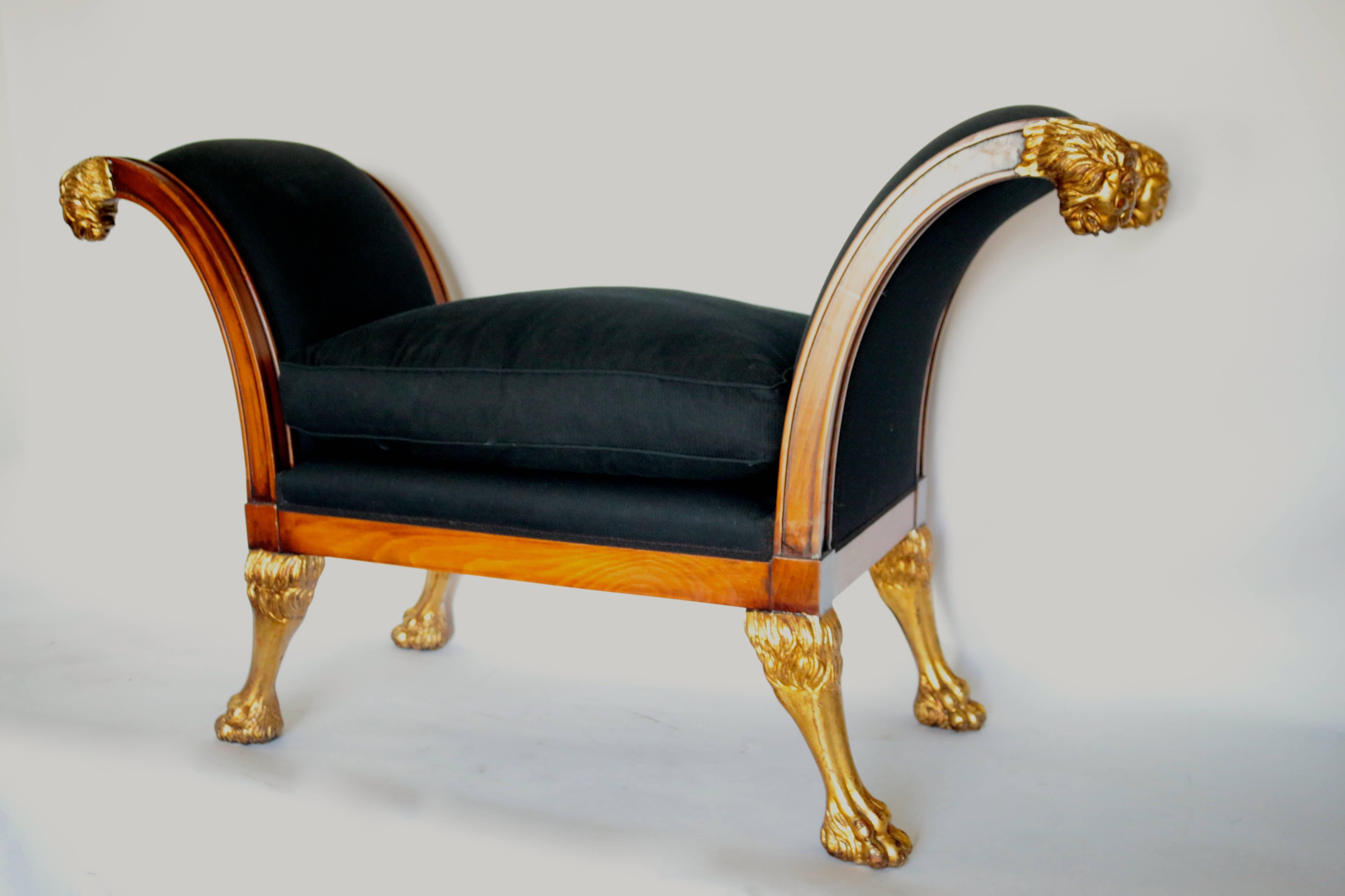 Property from the collection of Tommy Hilfiger.
Hand-carved Lion heads gilded wood bench.
In excellent used condition.