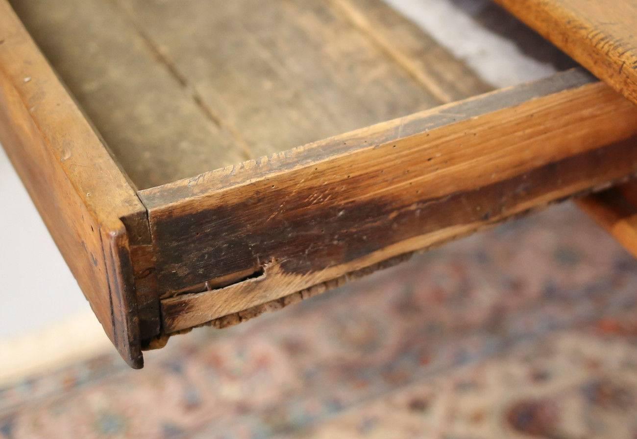 17th-18th Century Italian Long Rustic Dining Table with Three Drawers For Sale 4