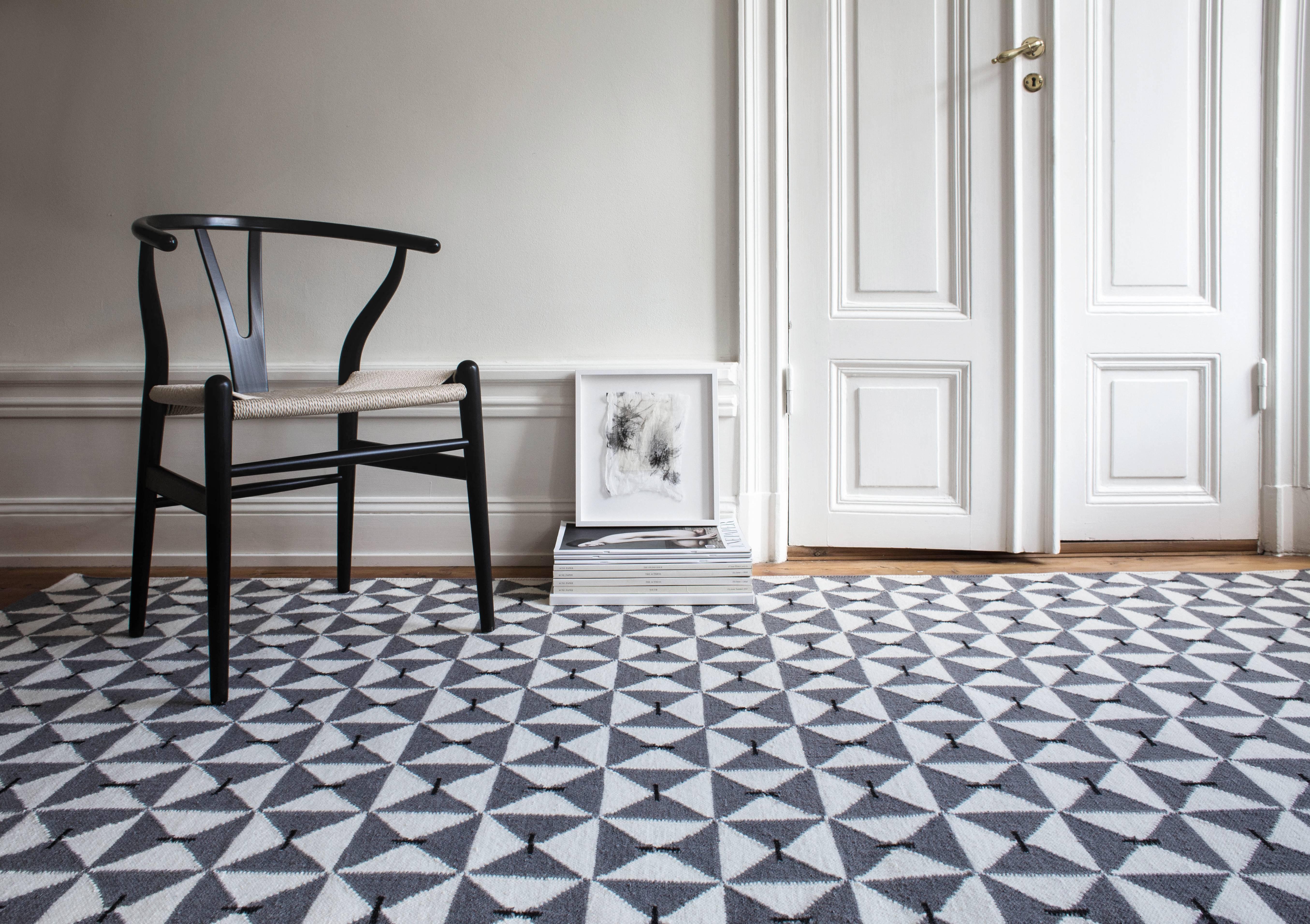 Classic geometry interpreted in a contemporary and playful way. A striking Scandinavian design that gives any room new life. 

This modern flat-weave Dhurrie or Kilim rug, 