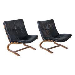 Ein Paar schwarze Kangu Lounge Chairs von Elsa Solheim und Nordahl Solheim für Rybo