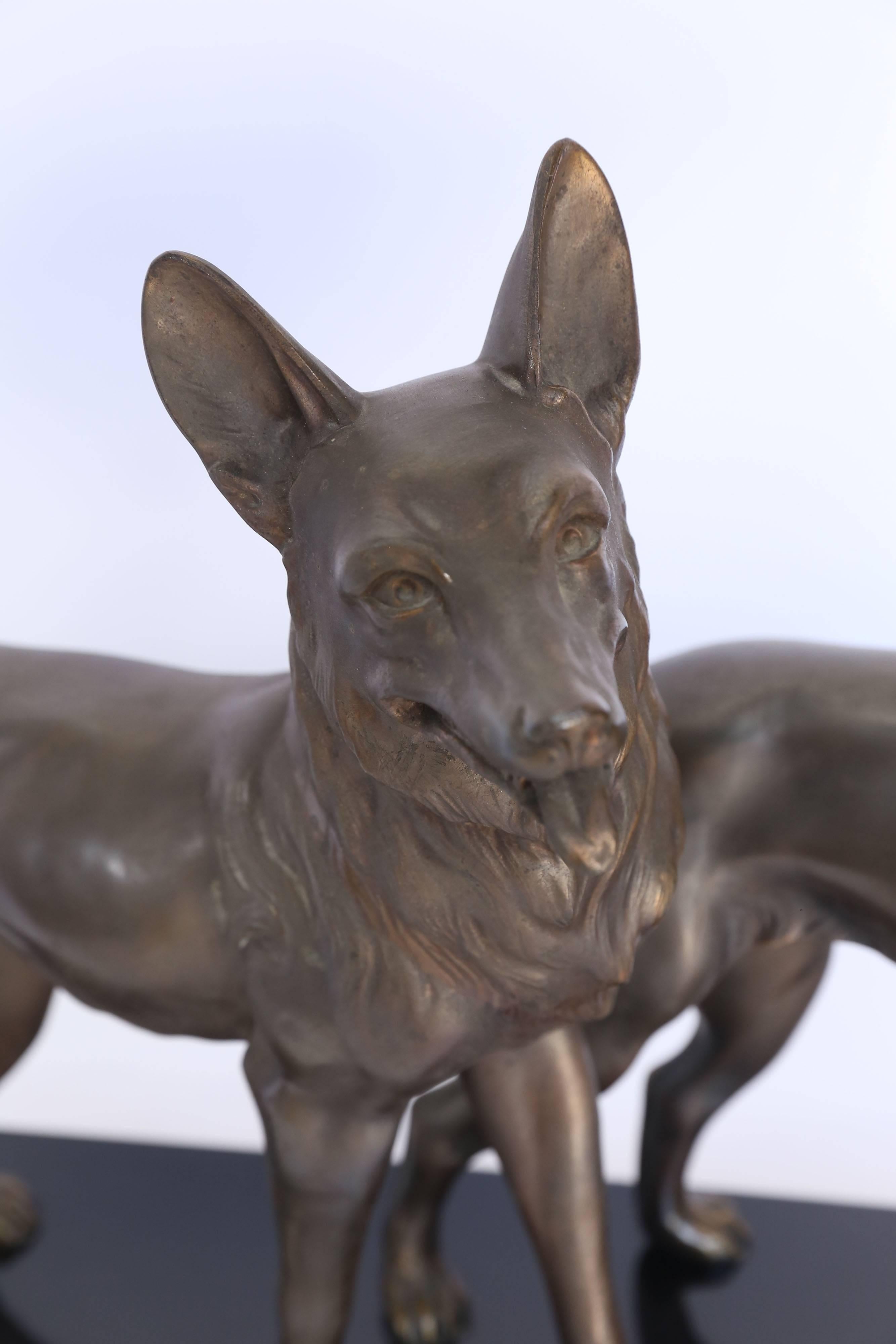 Bronze Dogs on Marble In Excellent Condition In Houston, TX