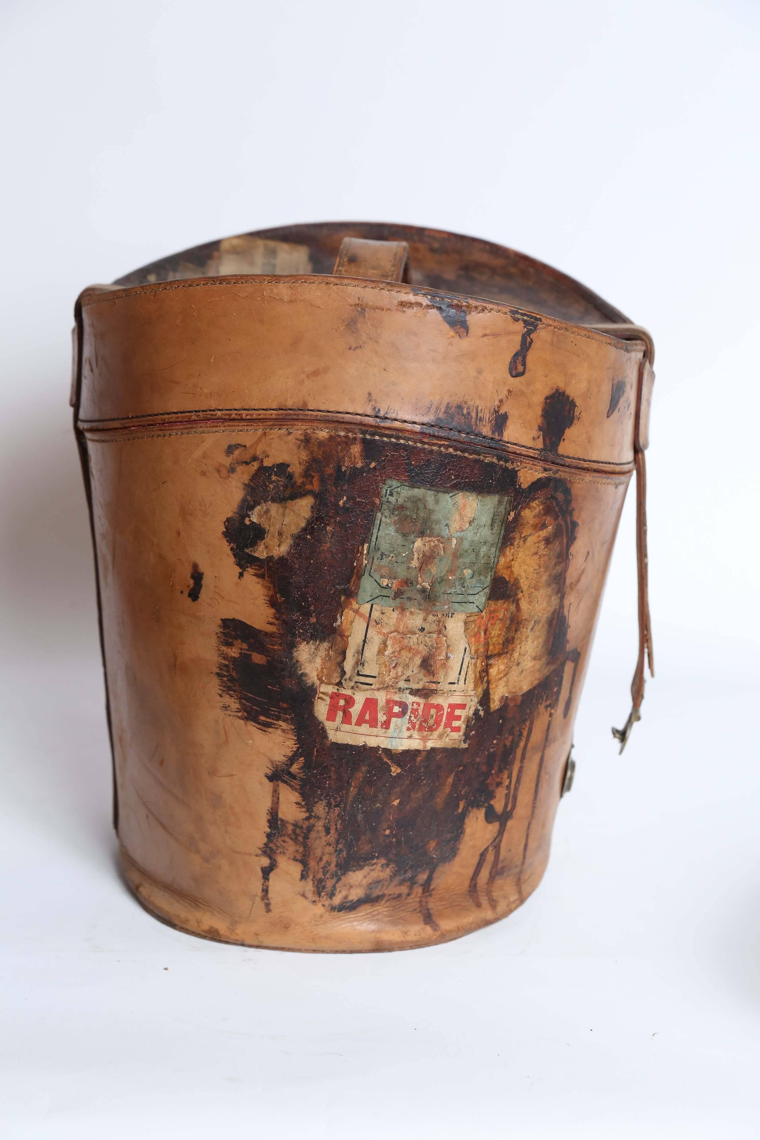 19th Century Leather Hat Box Containing Two Men's Hats In Fair Condition In Houston, TX