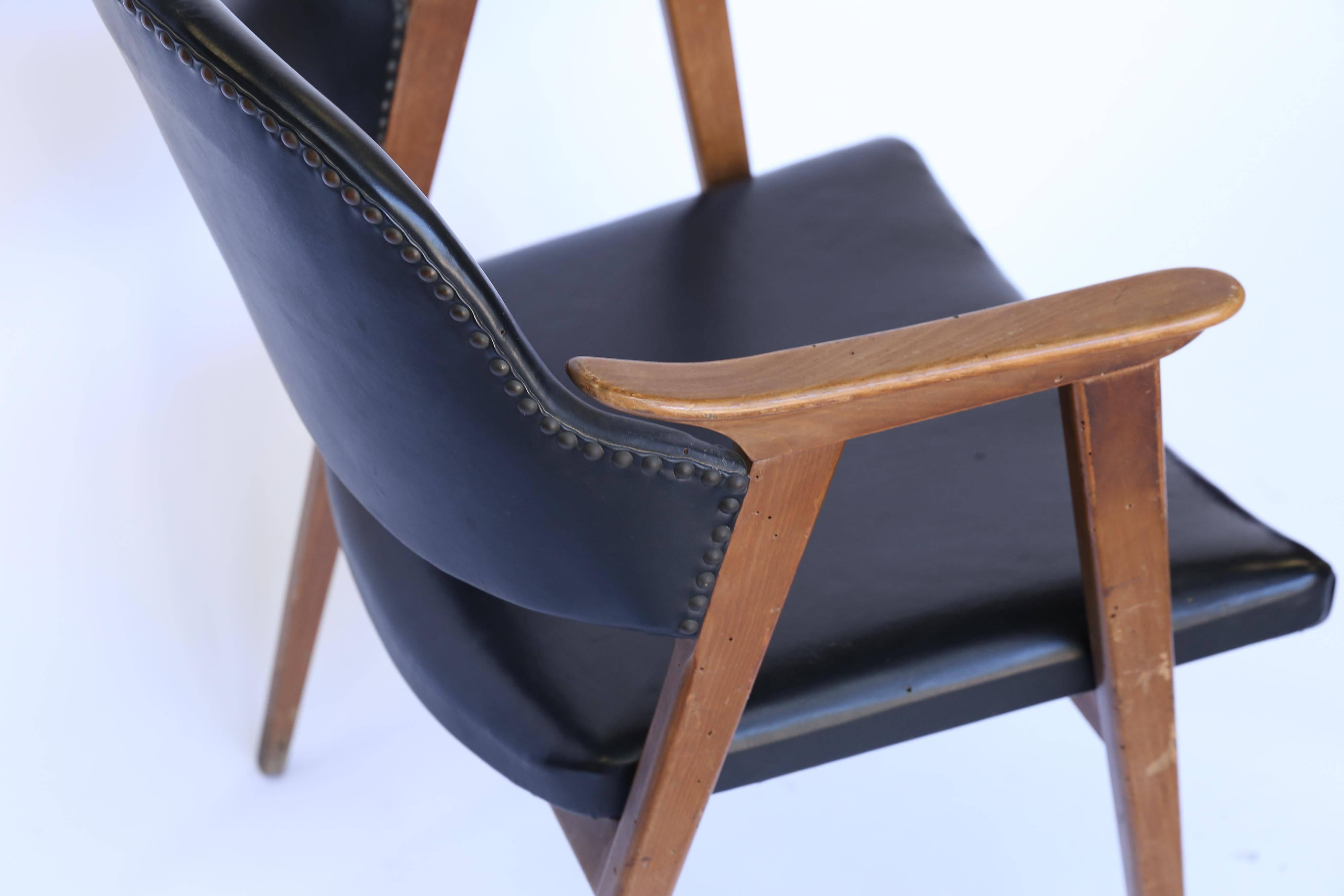 Mid-20th Century Pair of Midcentury Oak and Leather Armchairs
