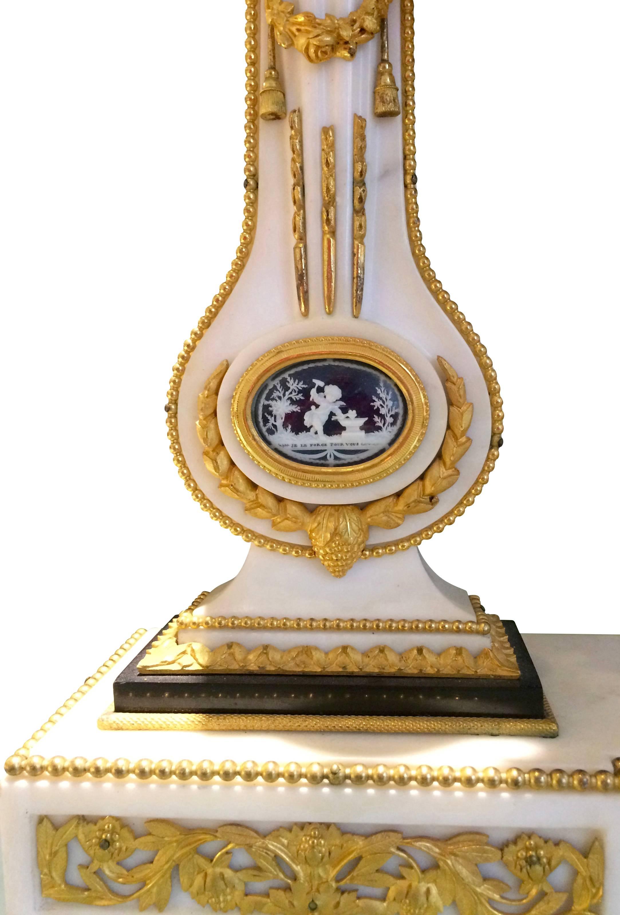 18th century Carrara marble ormolu mantel clock, the white enamel dial with Arabic numerals signed "Gloria & Délas" surmounted by a marble vase overflowing with finely chased ormolu flowers, berries and leaves. The angular columns on