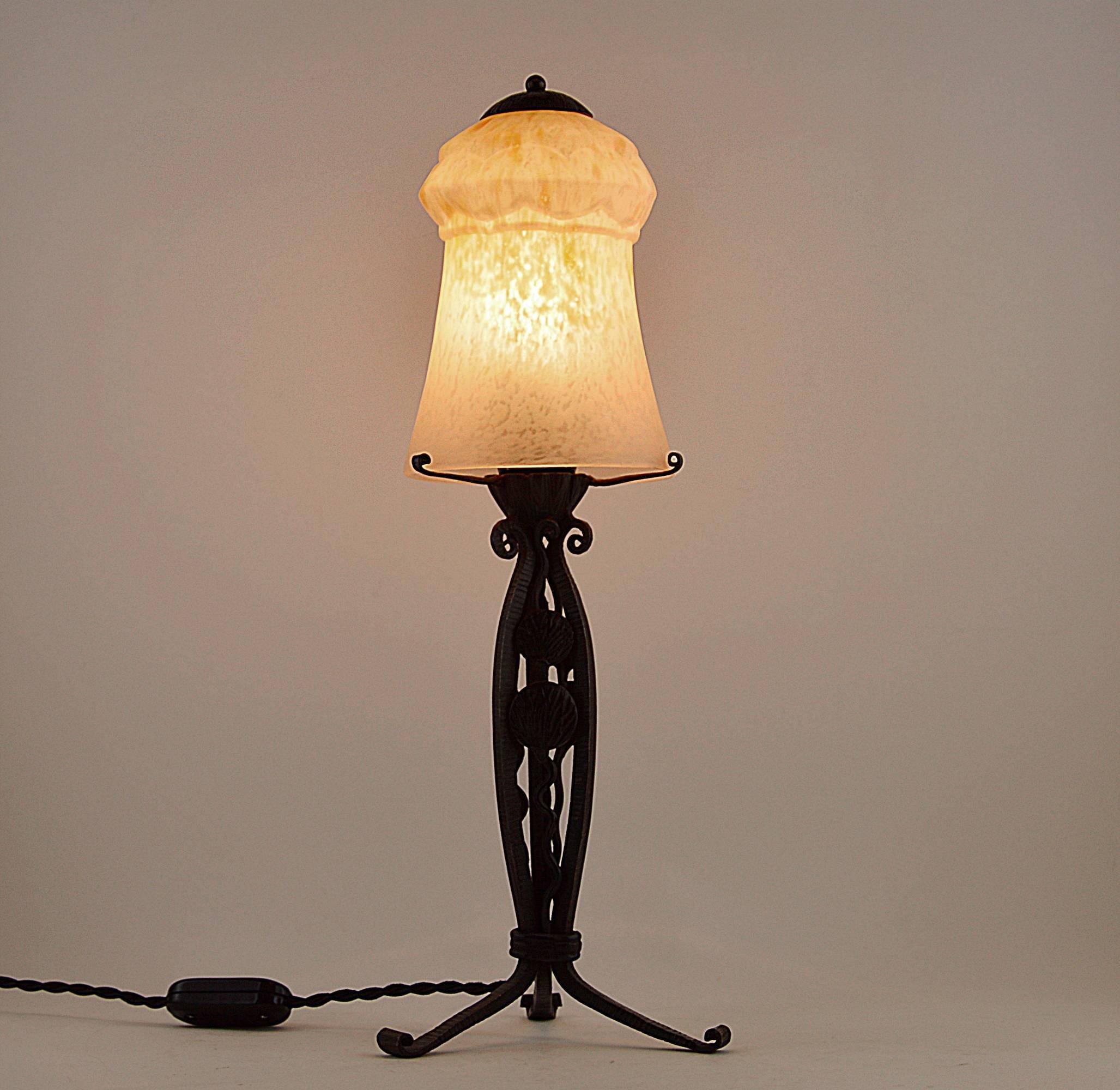 Early 20th Century Schneider Pair of French Art Deco Table Lamps, 1925