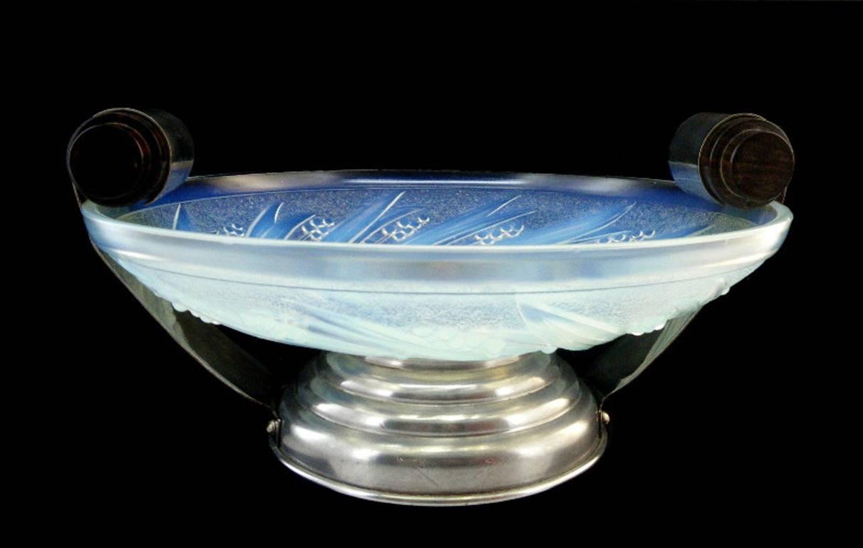 Choisy-le-Roi French Art Deco Opalescent Glass Fruit Bowl, 1930 In Good Condition In Saint-Amans-des-Cots, FR