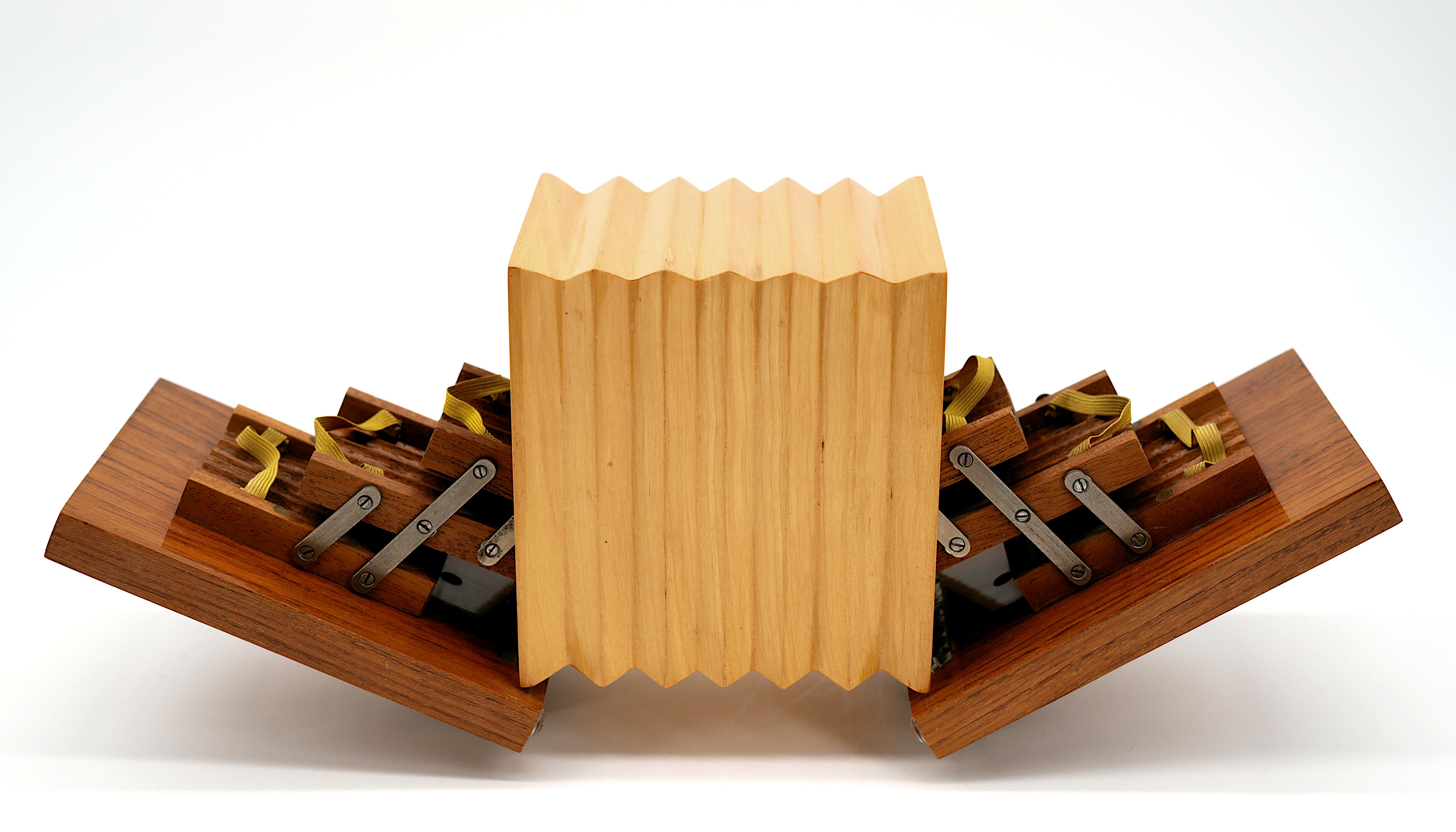 Mid-Century Accordion Cigarette Box, 1950s In Good Condition For Sale In Saint-Amans-des-Cots, FR