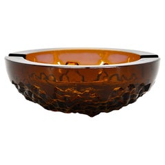 This elegant French Art Deco ashtray was designed by Pierre d’Avesn for Verlys i