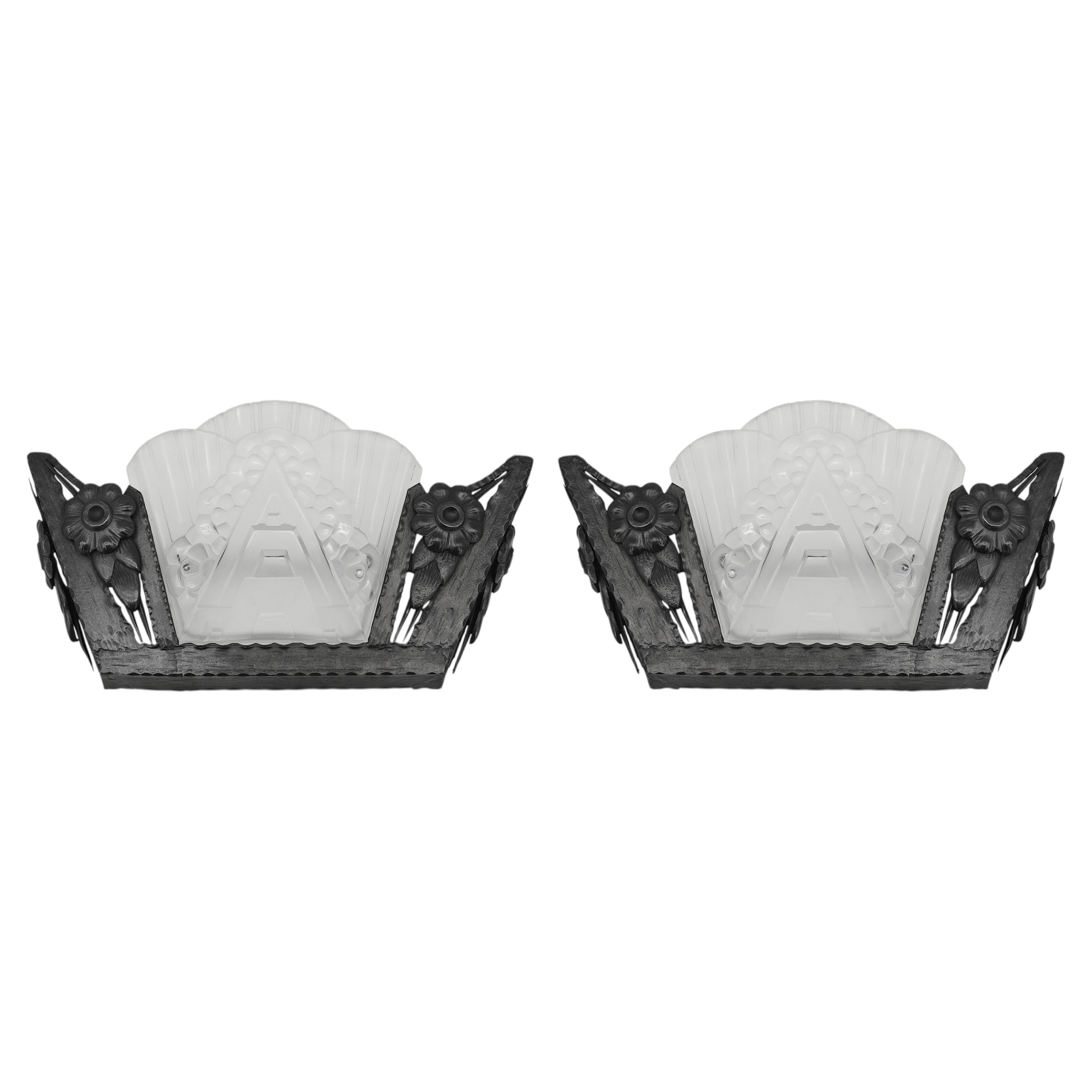 Henry Mouynet Rare French Art Deco Pair of Wall Sconces, 1920 For Sale