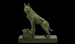 Sculpture Art déco française en terre cuite représentant un berger allemand, réalisée par L. Carvin, France